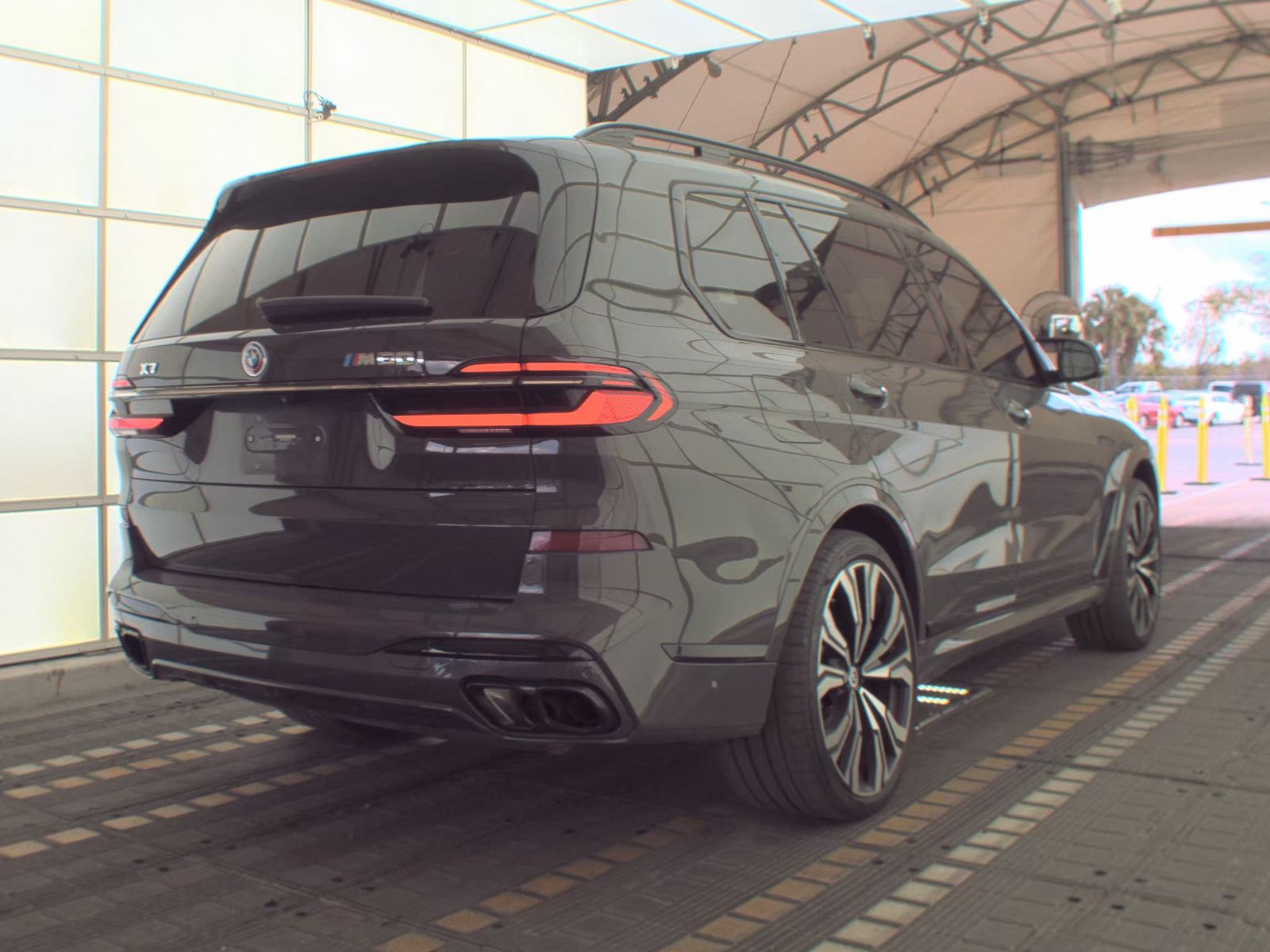 2023 BMW X7 M60i AWD