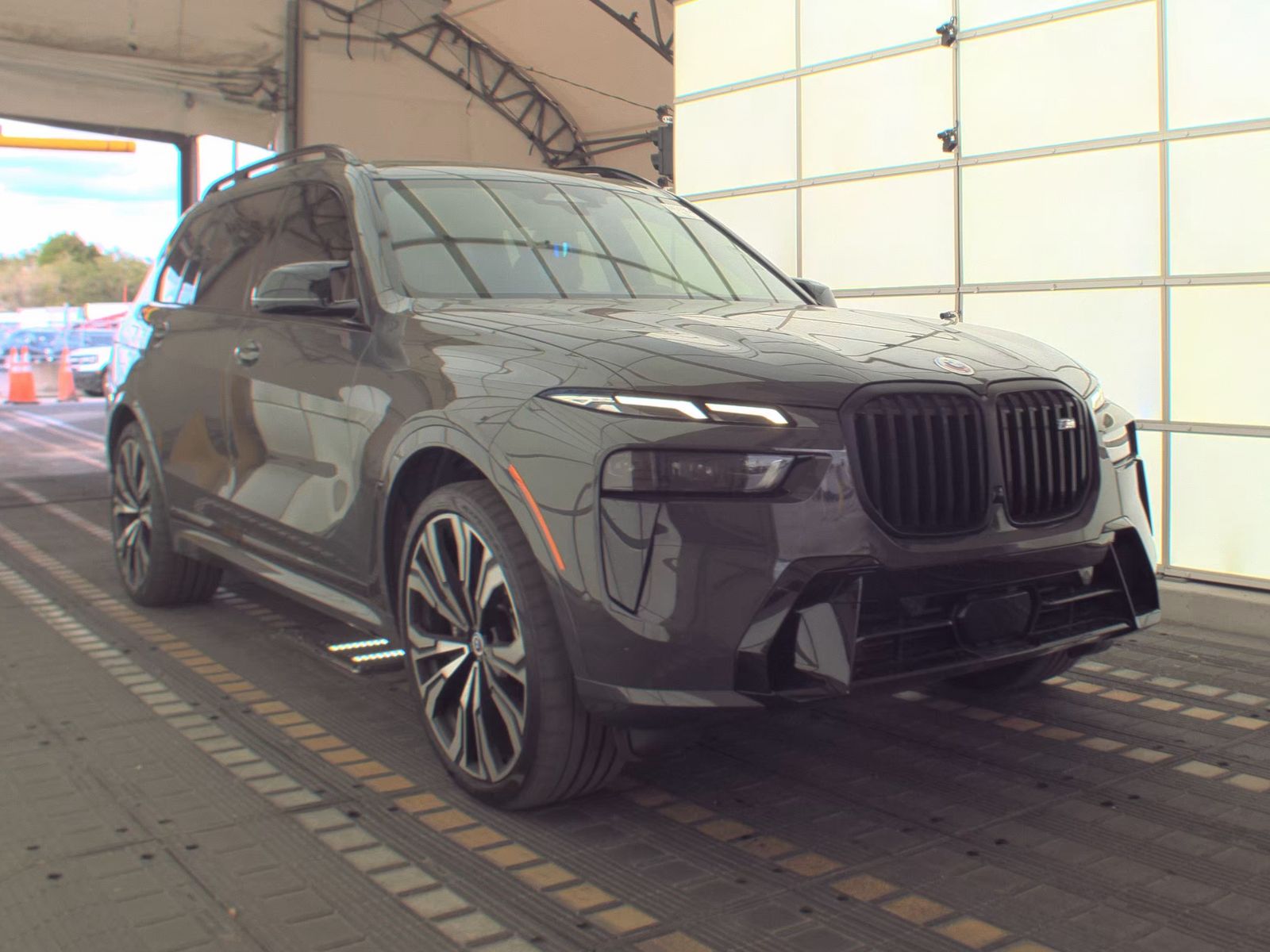 2023 BMW X7 M60i AWD