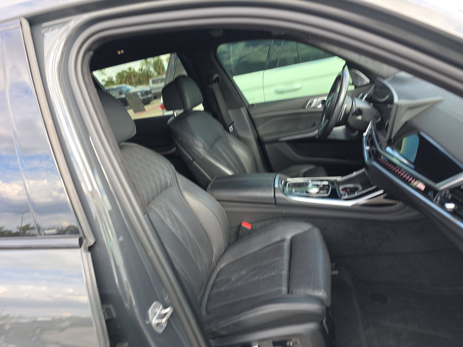 2023 BMW X7 M60i AWD