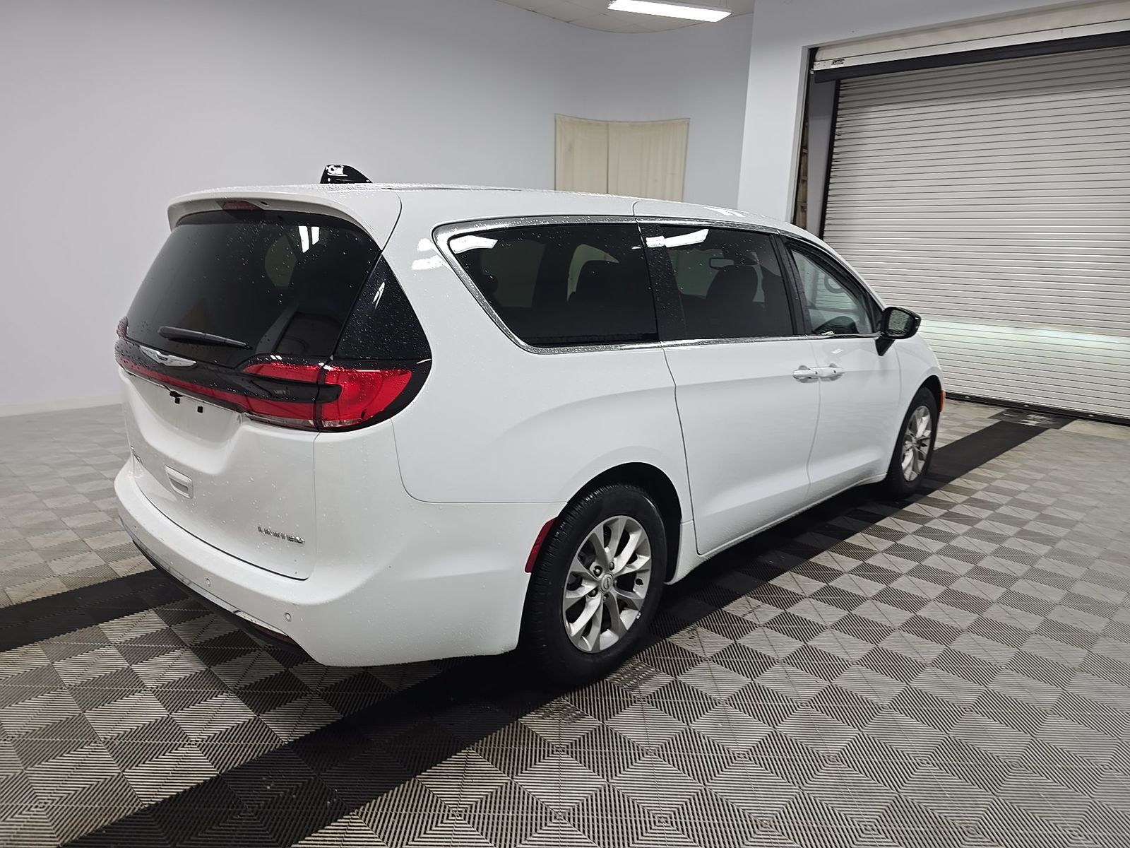 2026 Chrysler Pacifica Limited FWD