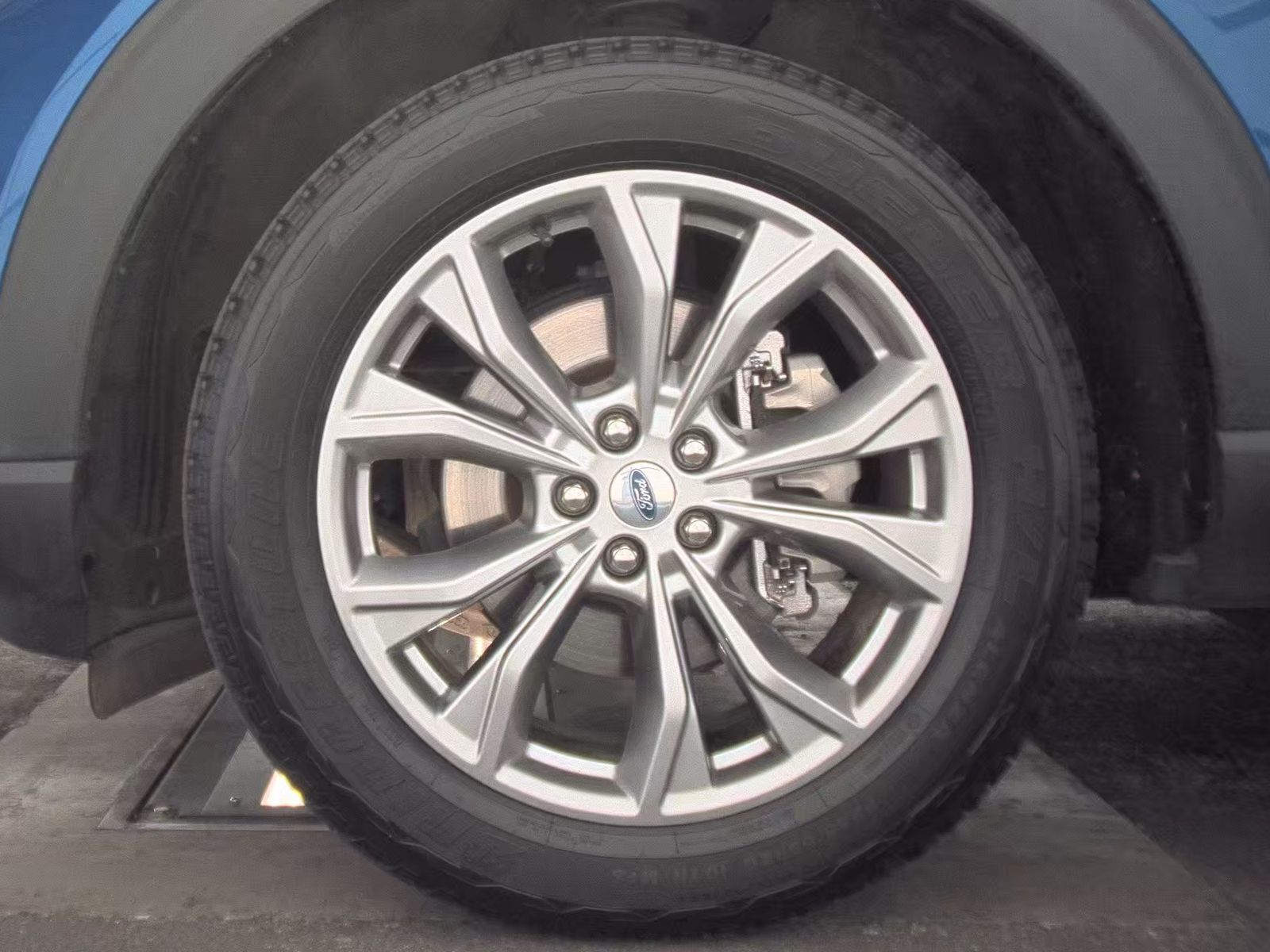 FORD EXPLORER - 10