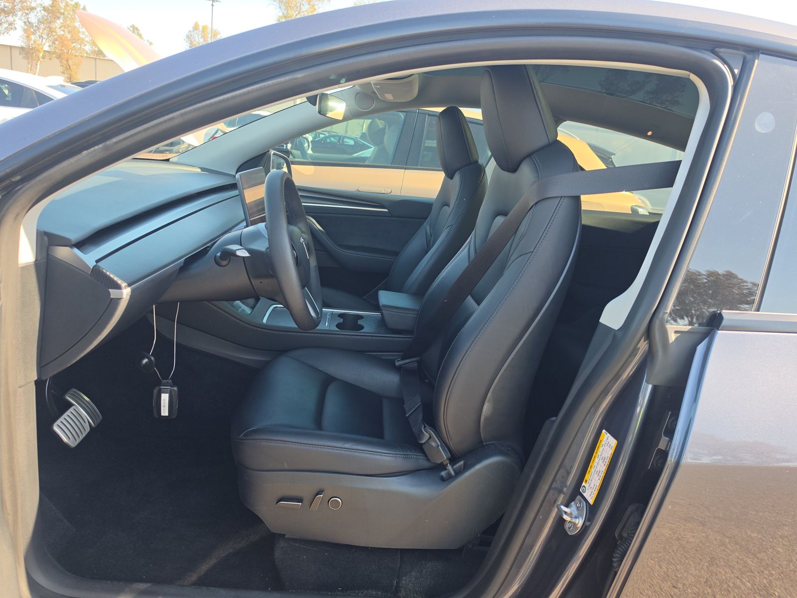 TESLA MODEL Y - 8