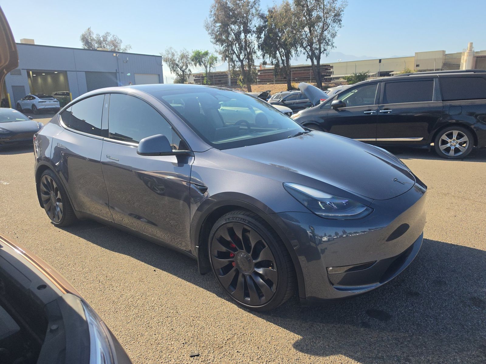 TESLA MODEL Y - 4