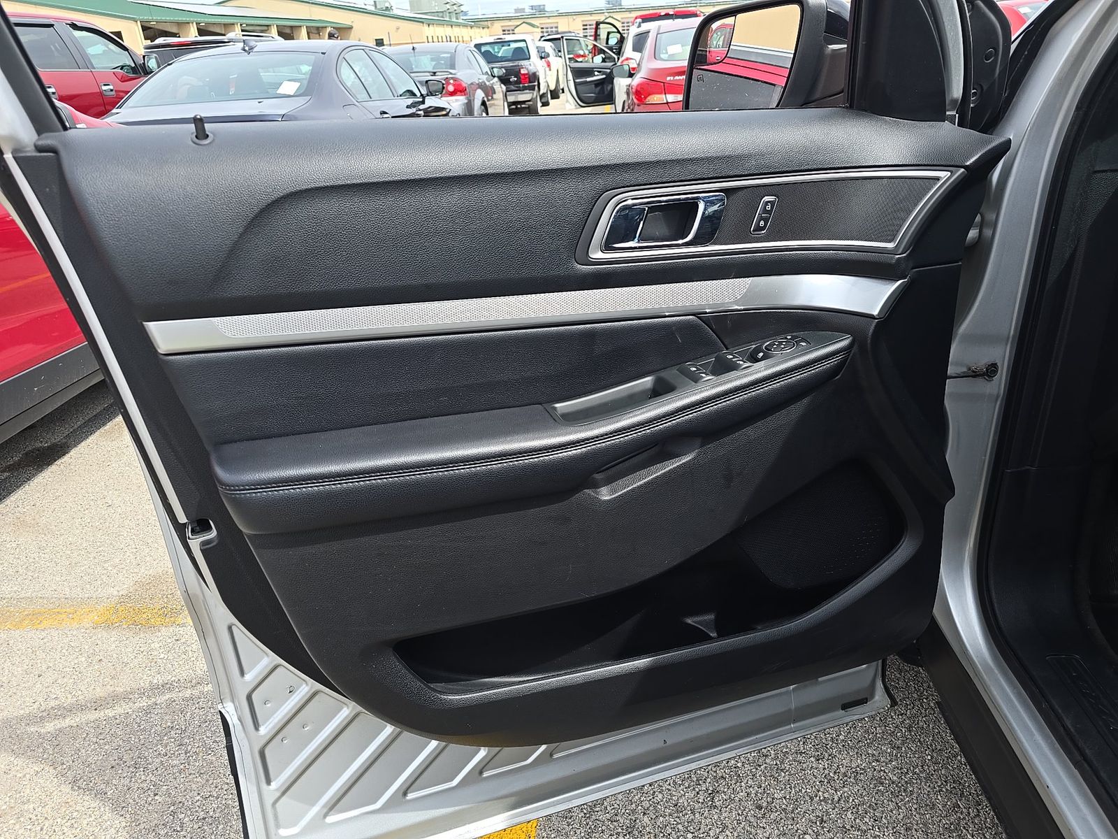 FORD EXPLORER - 10