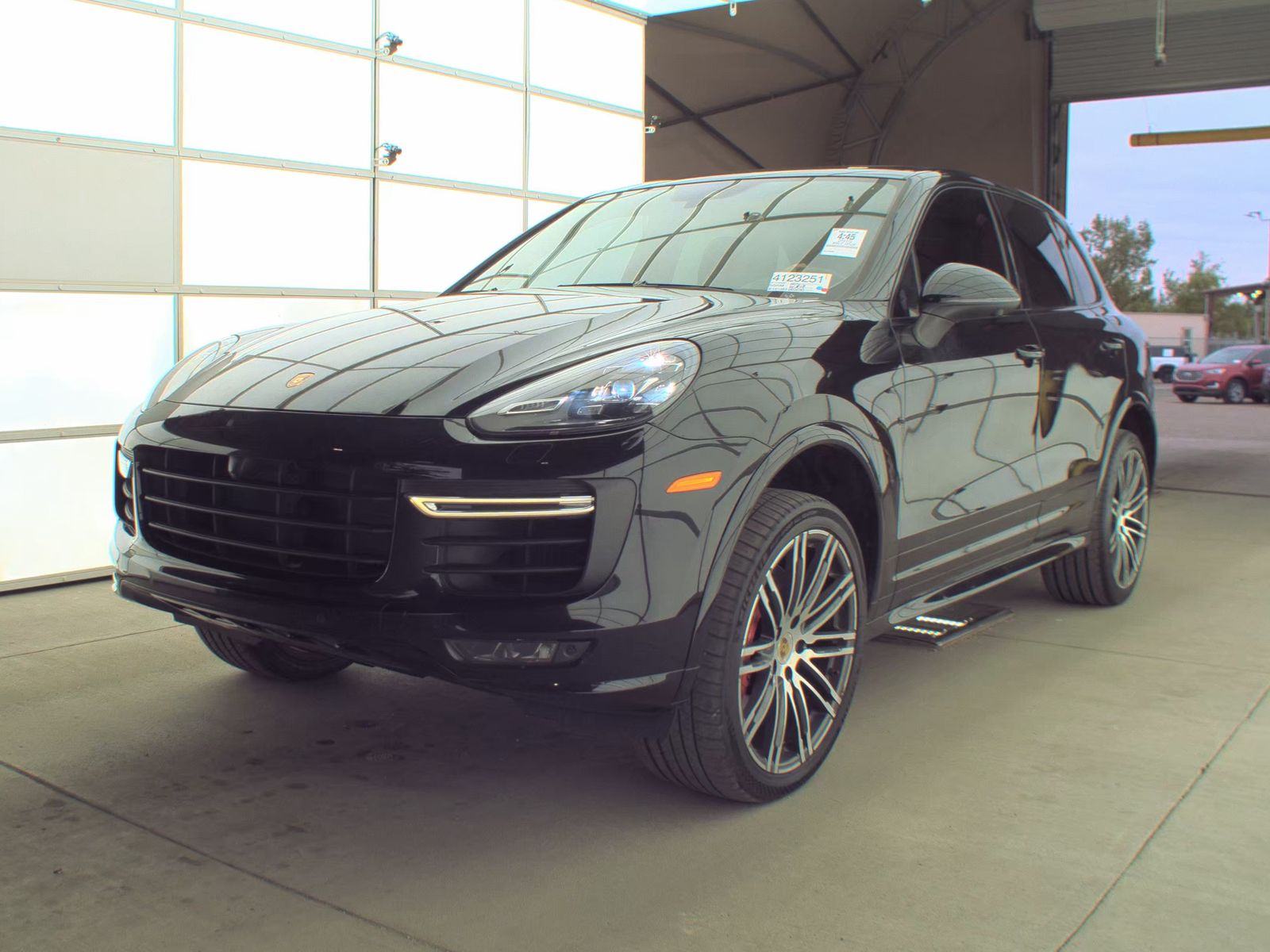 PORSCHE CAYENNE - 1