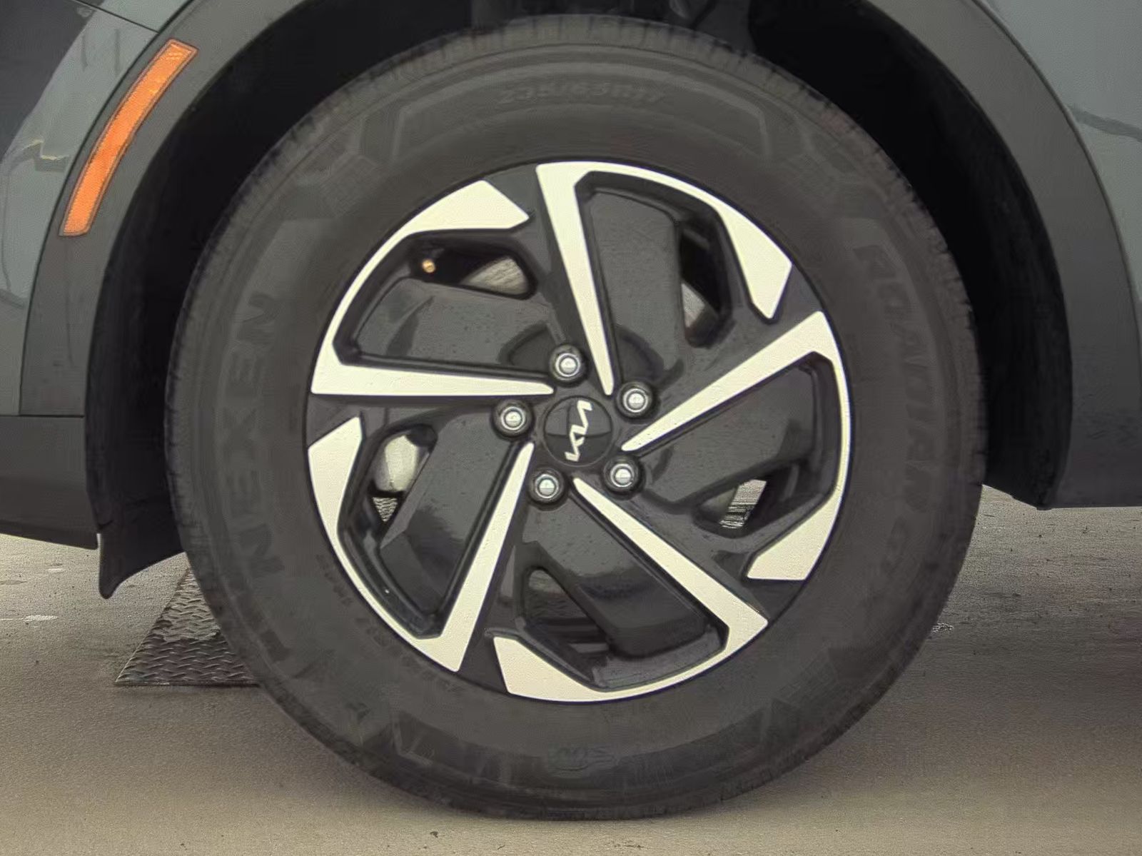 2023 Kia Sportage Hybrid LX AWD