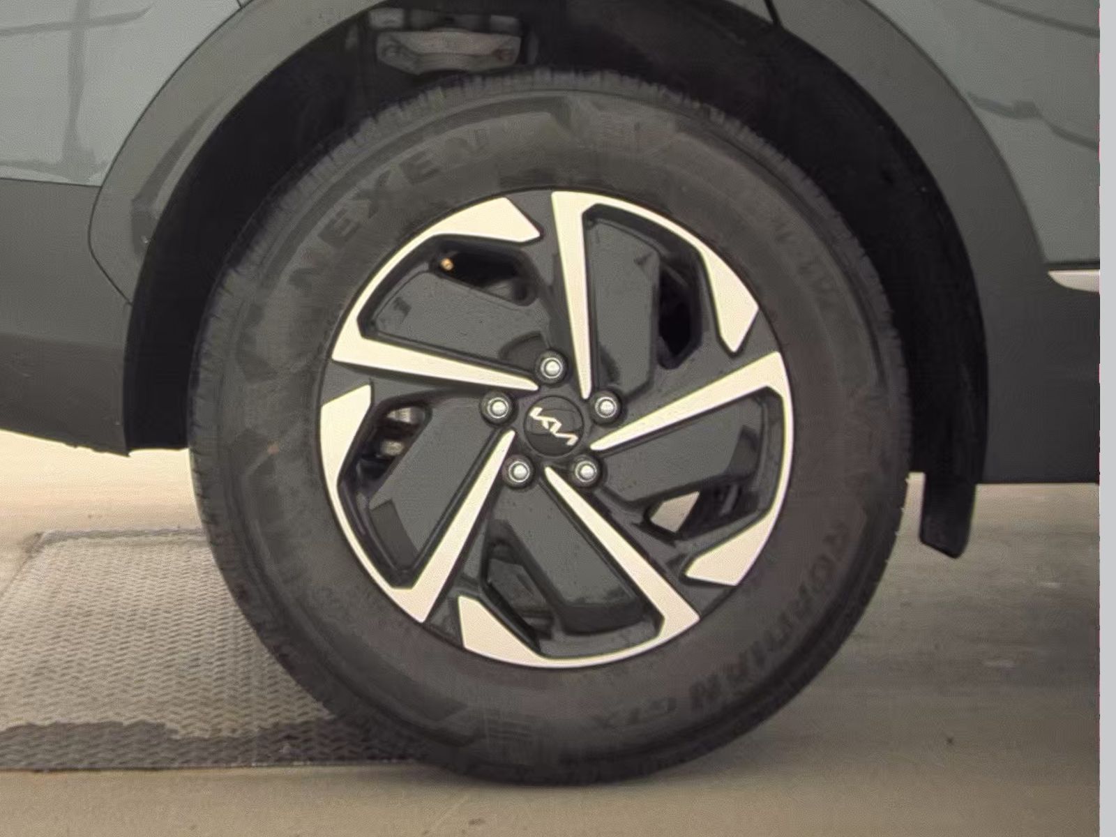 2023 Kia Sportage Hybrid LX AWD