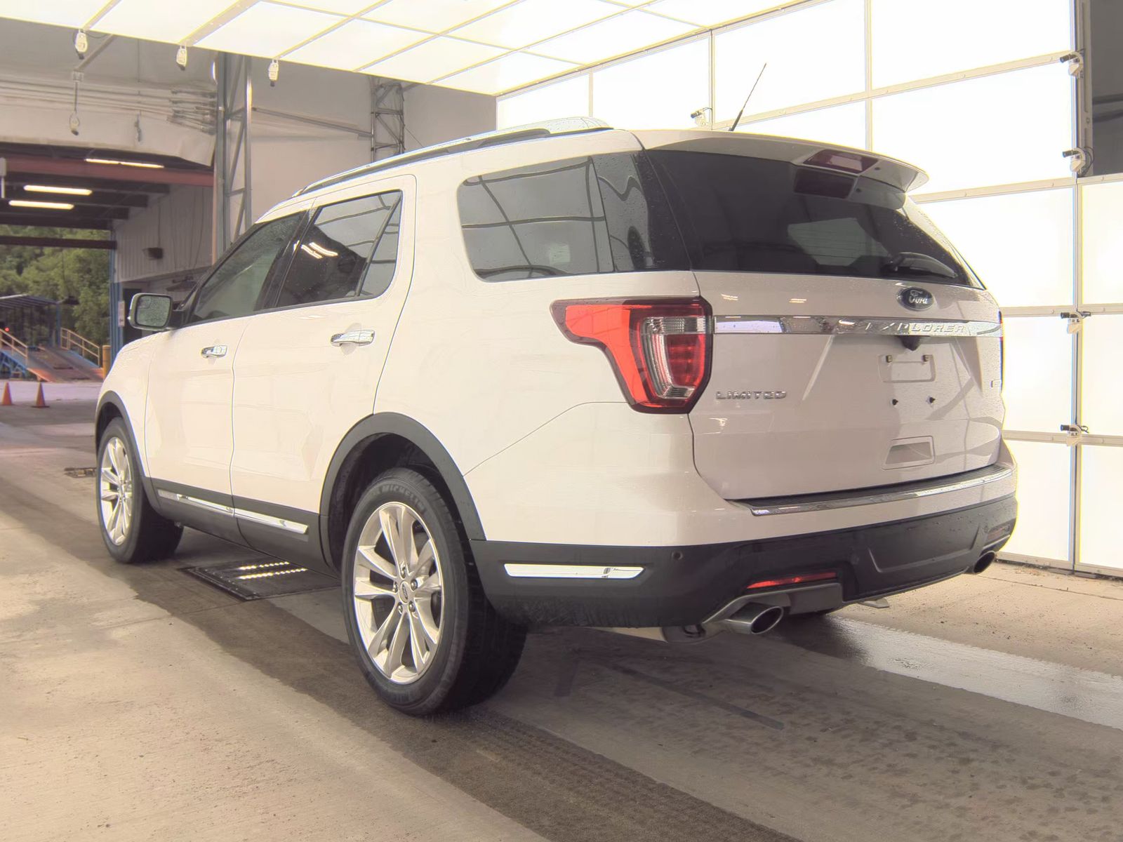 FORD EXPLORER - 9