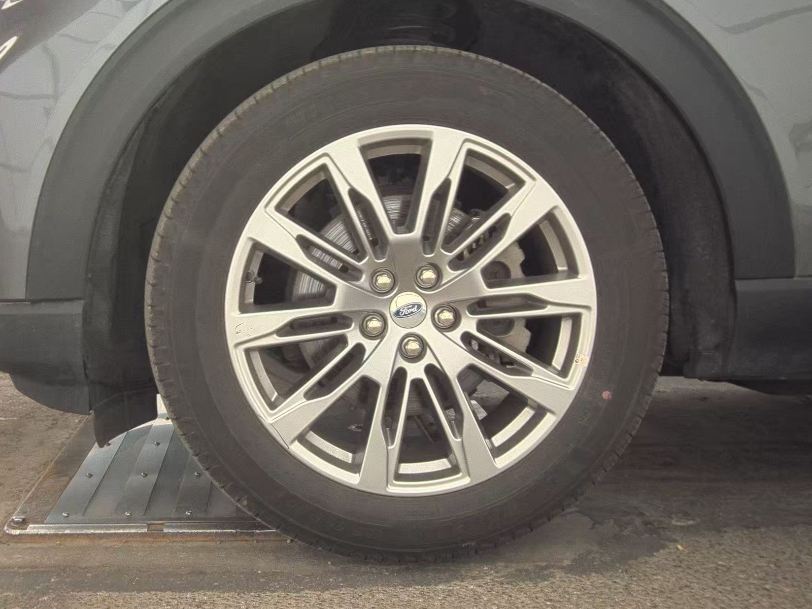 FORD EXPLORER - 10
