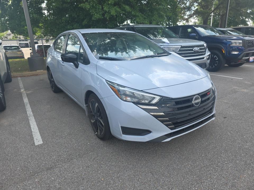 NISSAN VERSA - 4