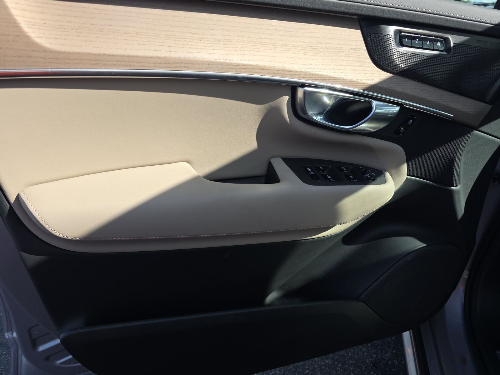 2026 Volvo XC90 B6 Plus FWD