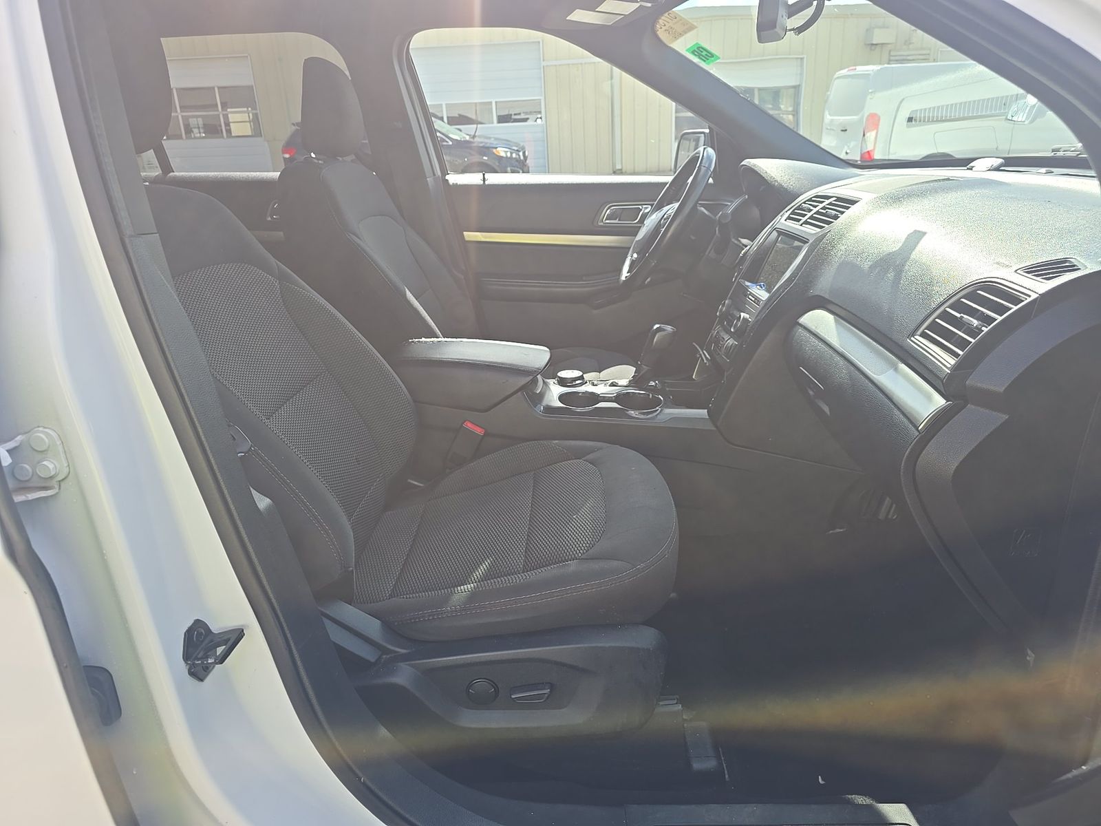 FORD EXPLORER - 9