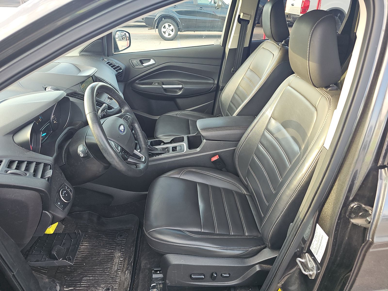 FORD ESCAPE - 8