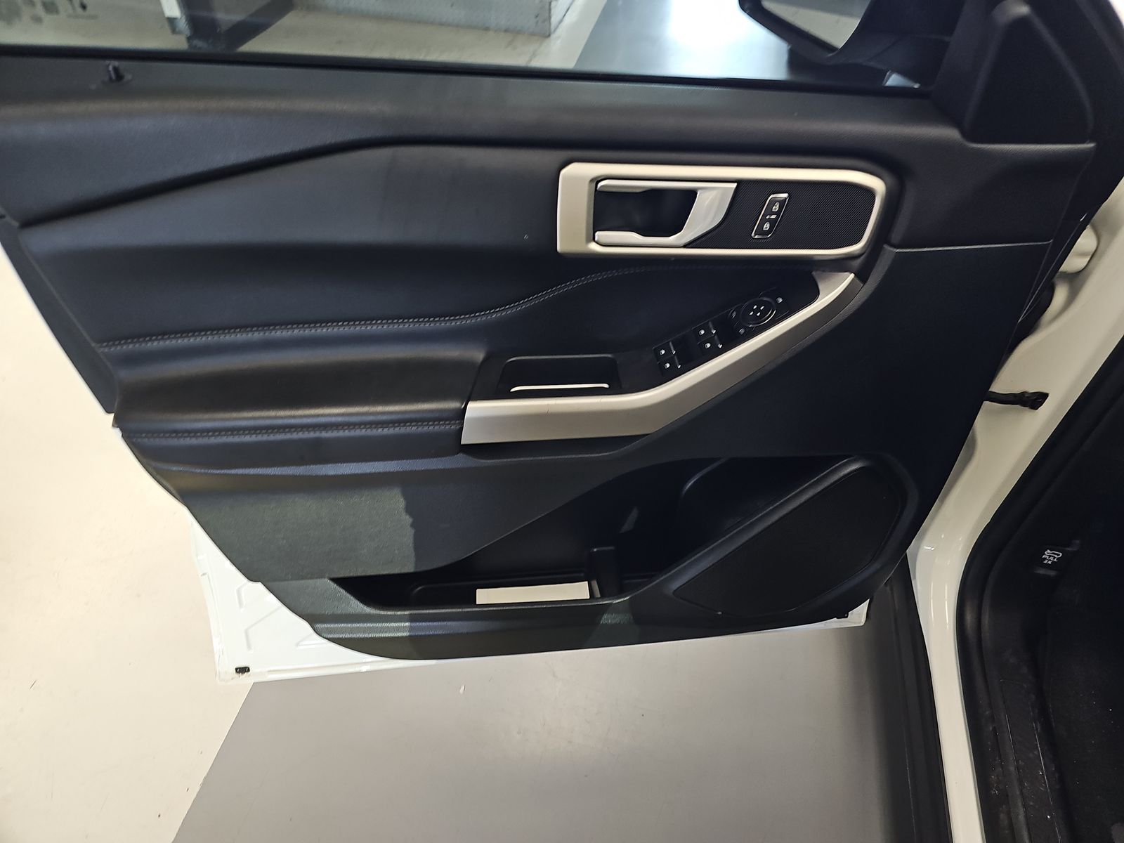 FORD EXPLORER - 10