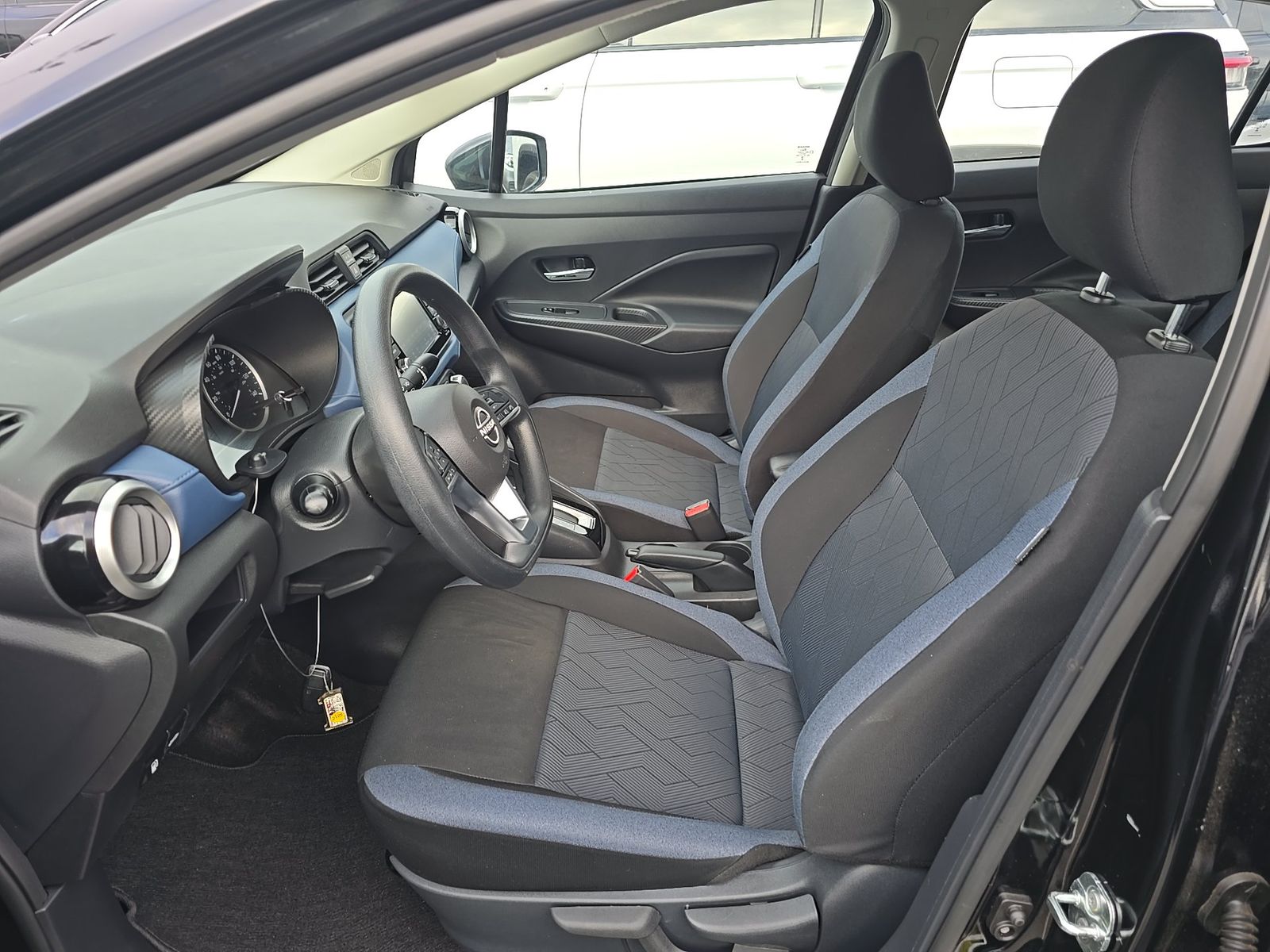 NISSAN VERSA - 8