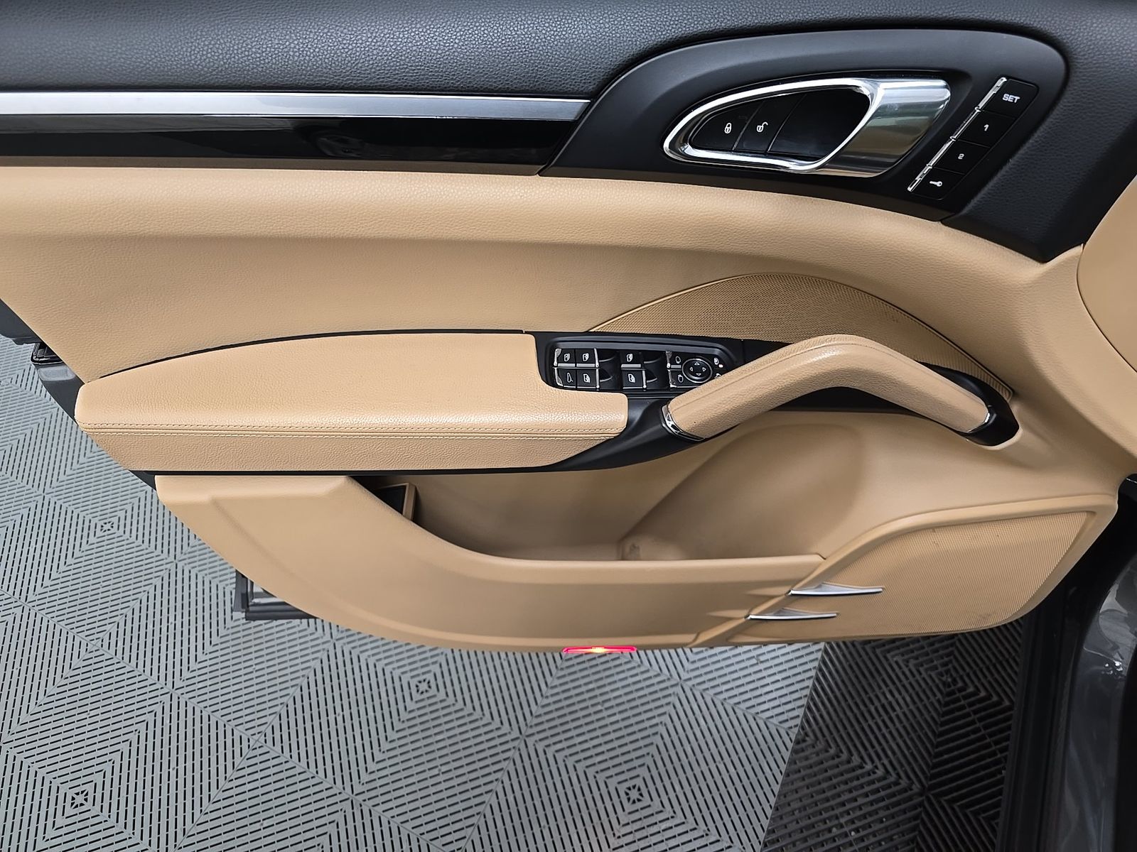 PORSCHE CAYENNE - 10