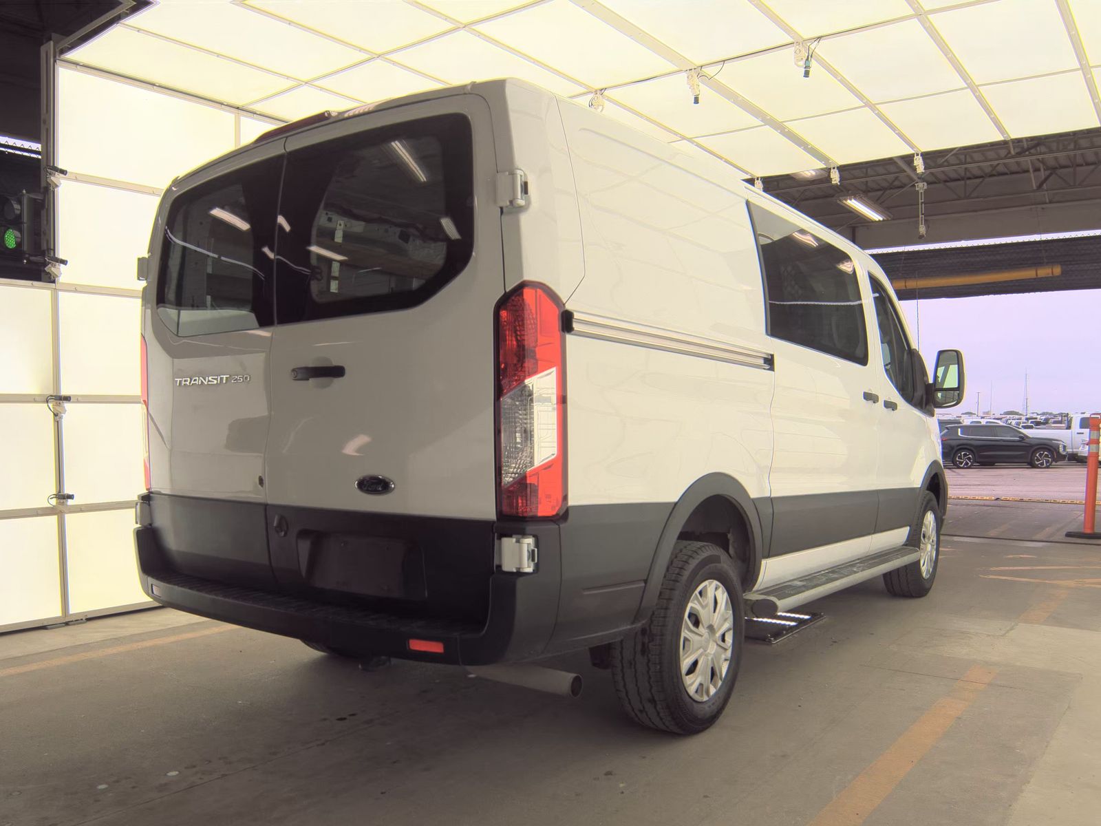 FORD TRANSIT 250 - 5