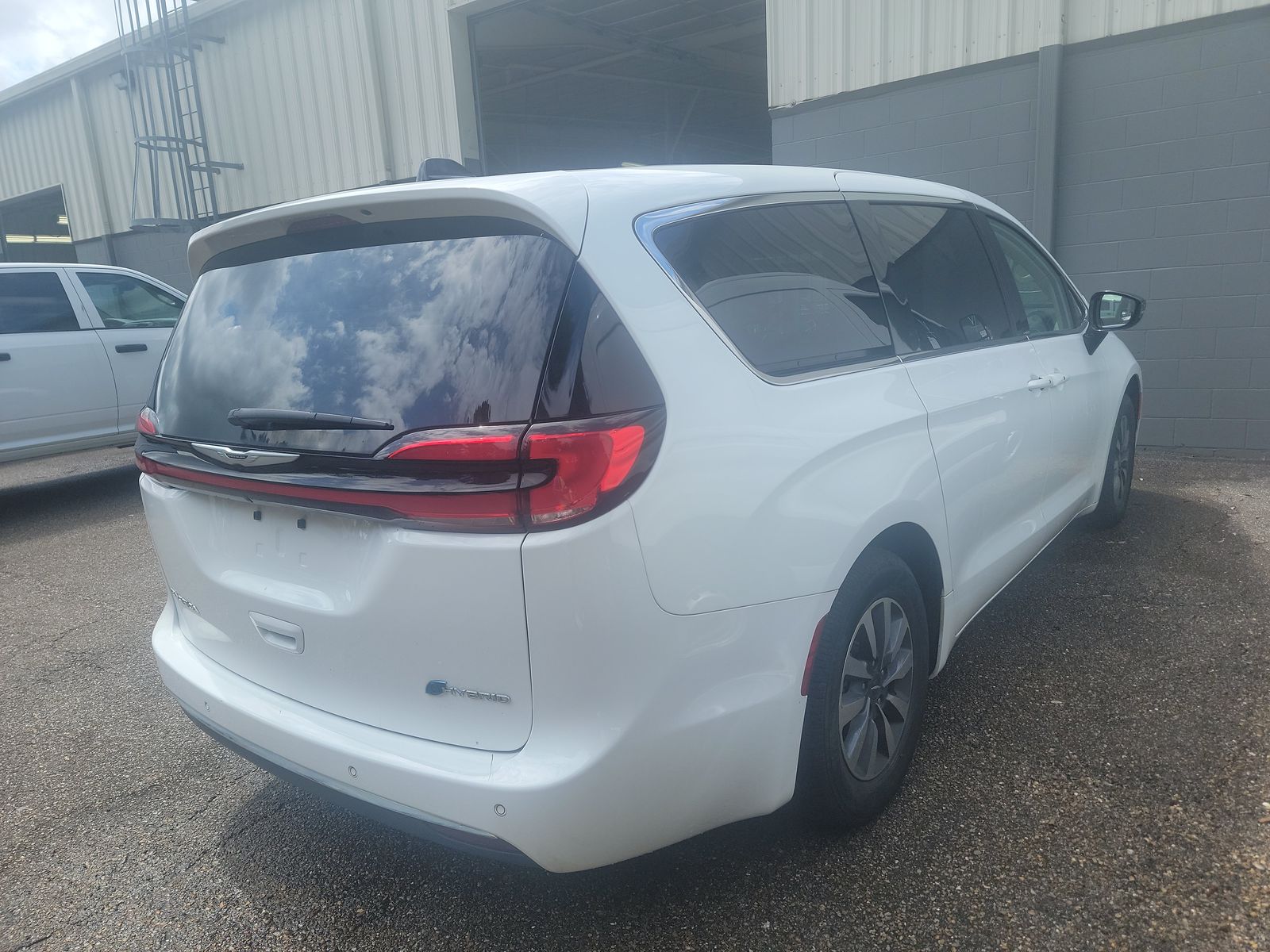 2024 Chrysler Pacifica Hybrid Select FWD