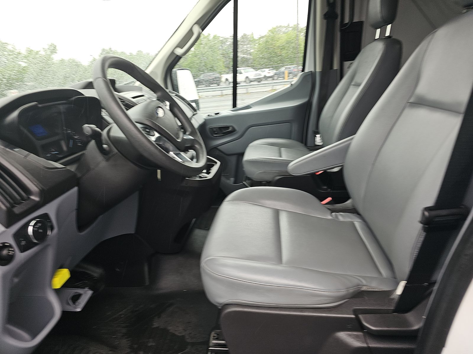 FORD TRANSIT 150 - 8