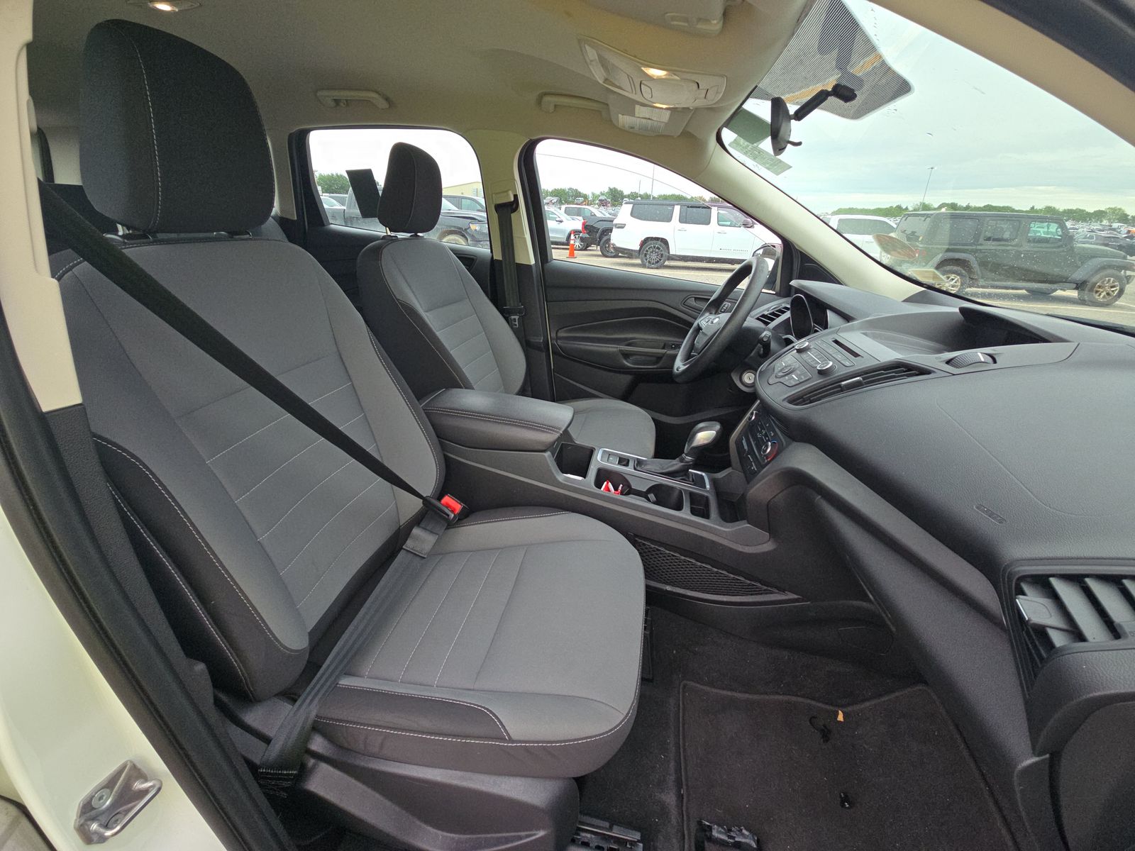 FORD ESCAPE - 9