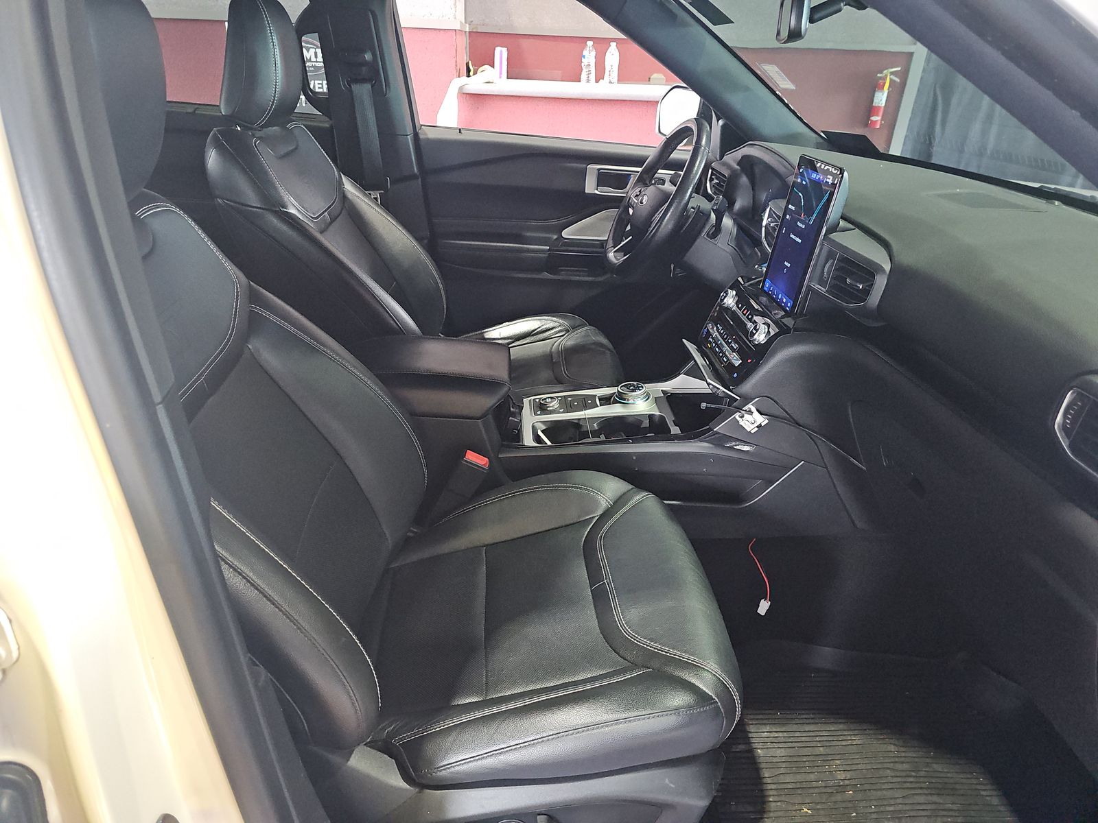 FORD EXPLORER - 9