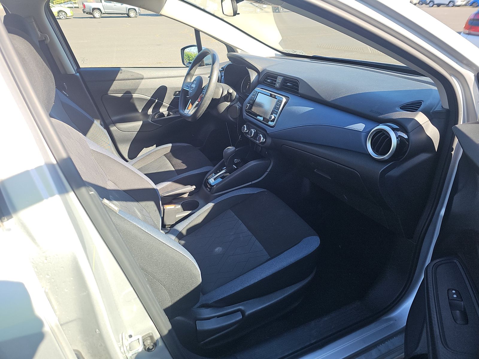 NISSAN VERSA - 9