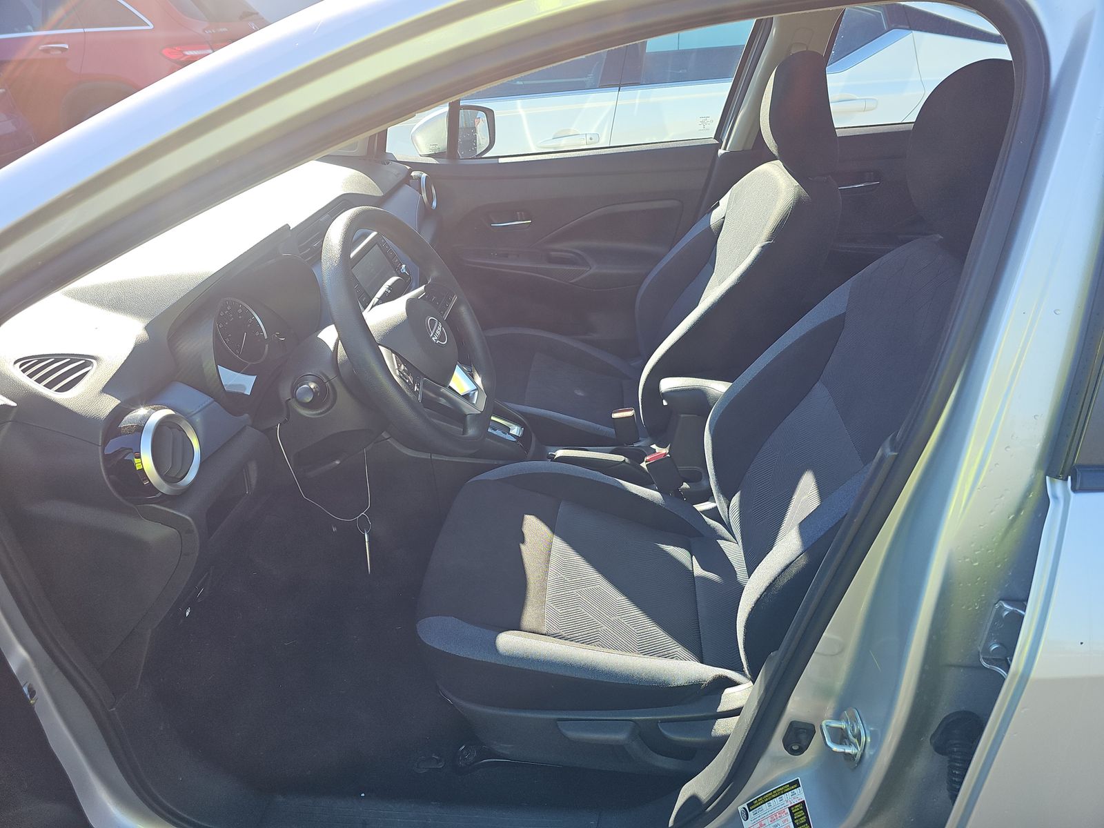 NISSAN VERSA - 8