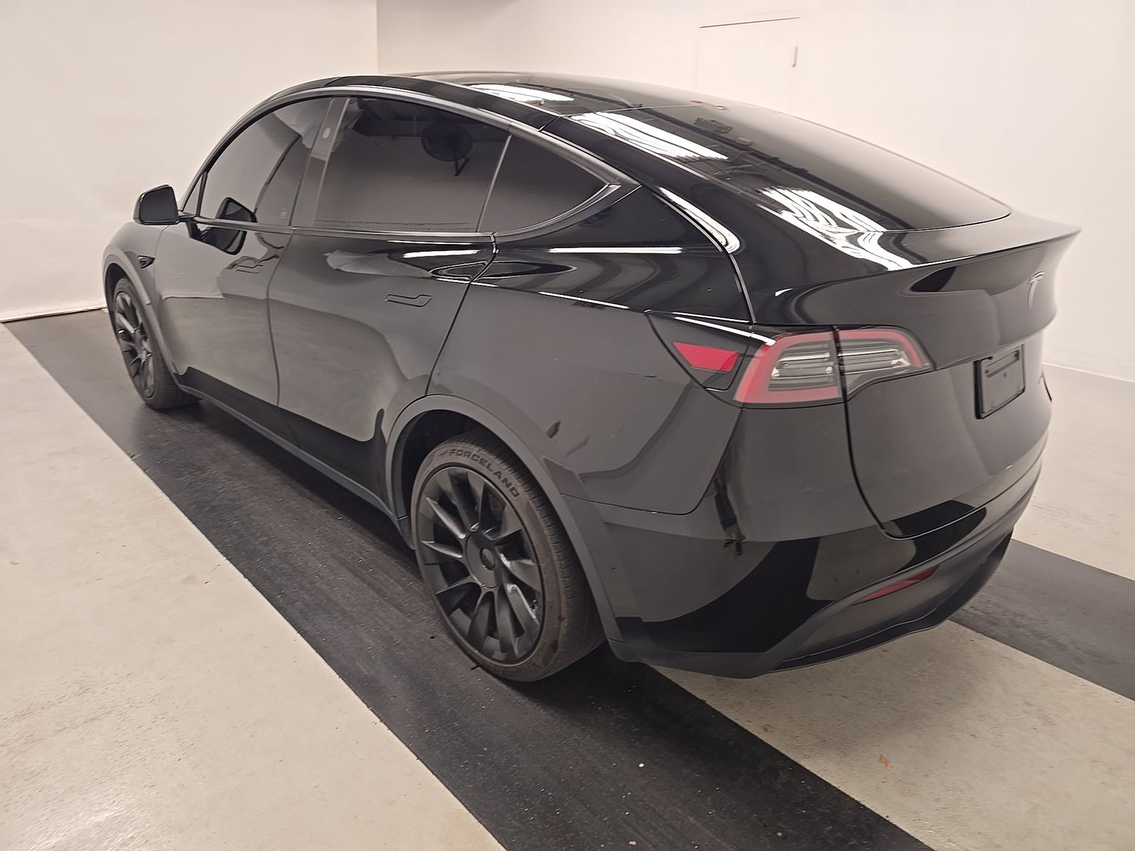 TESLA MODEL Y - 7