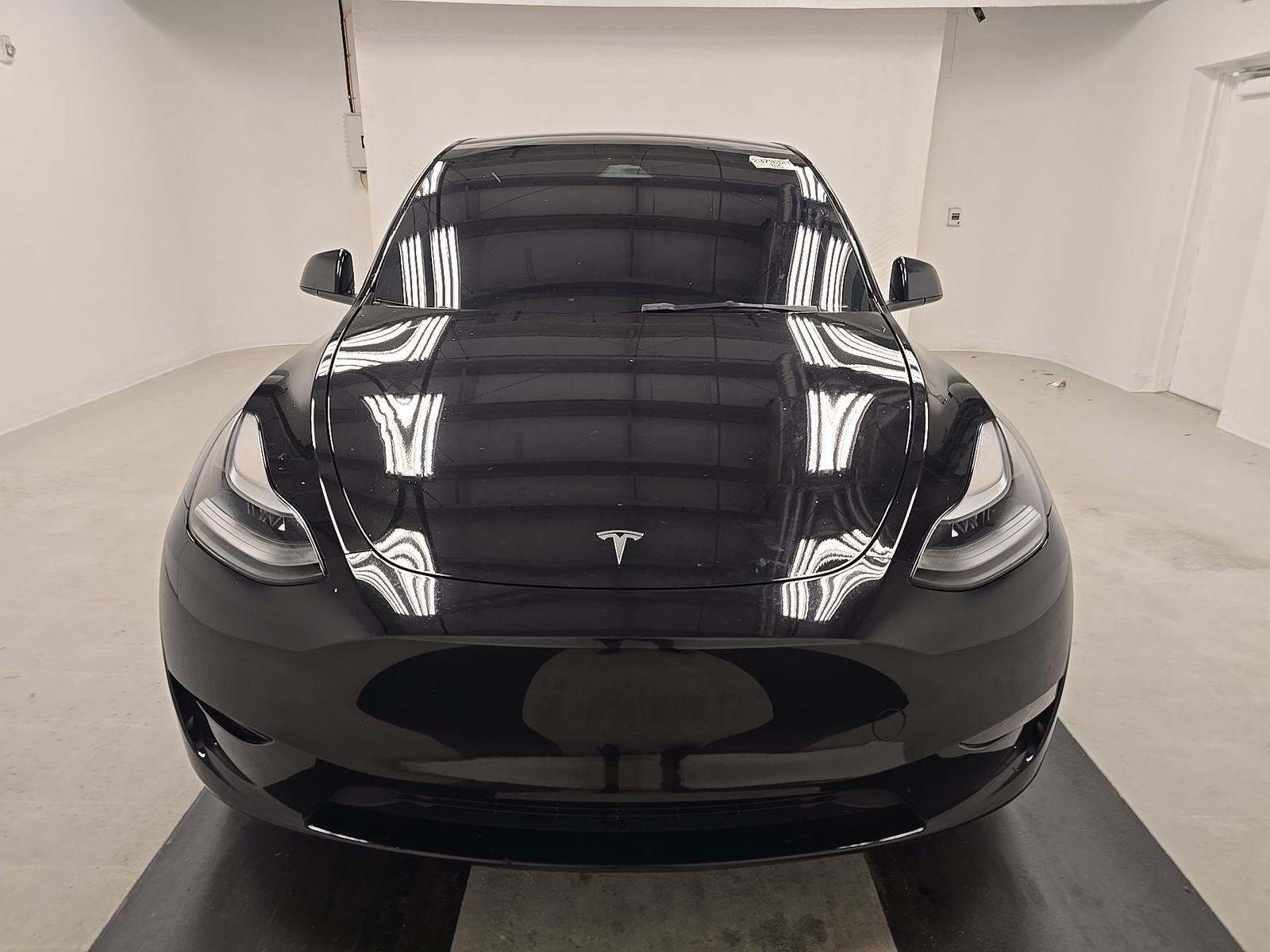 TESLA MODEL Y - 3