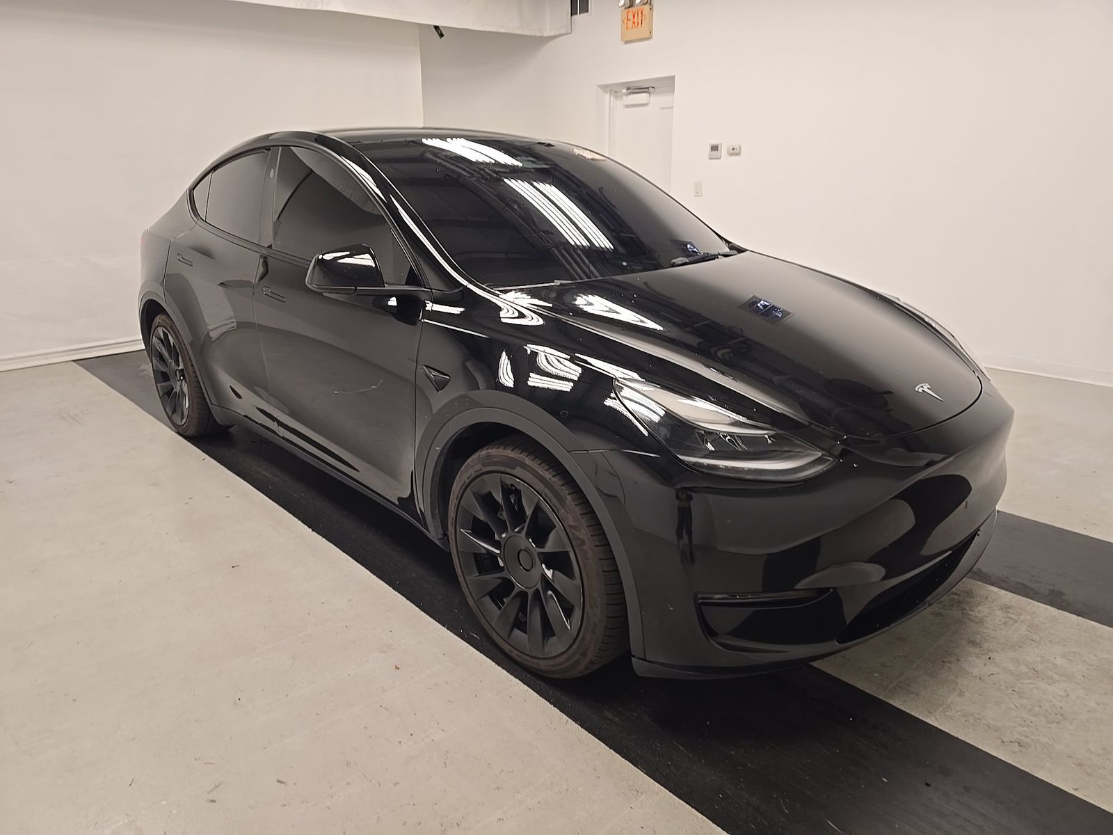TESLA MODEL Y - 4