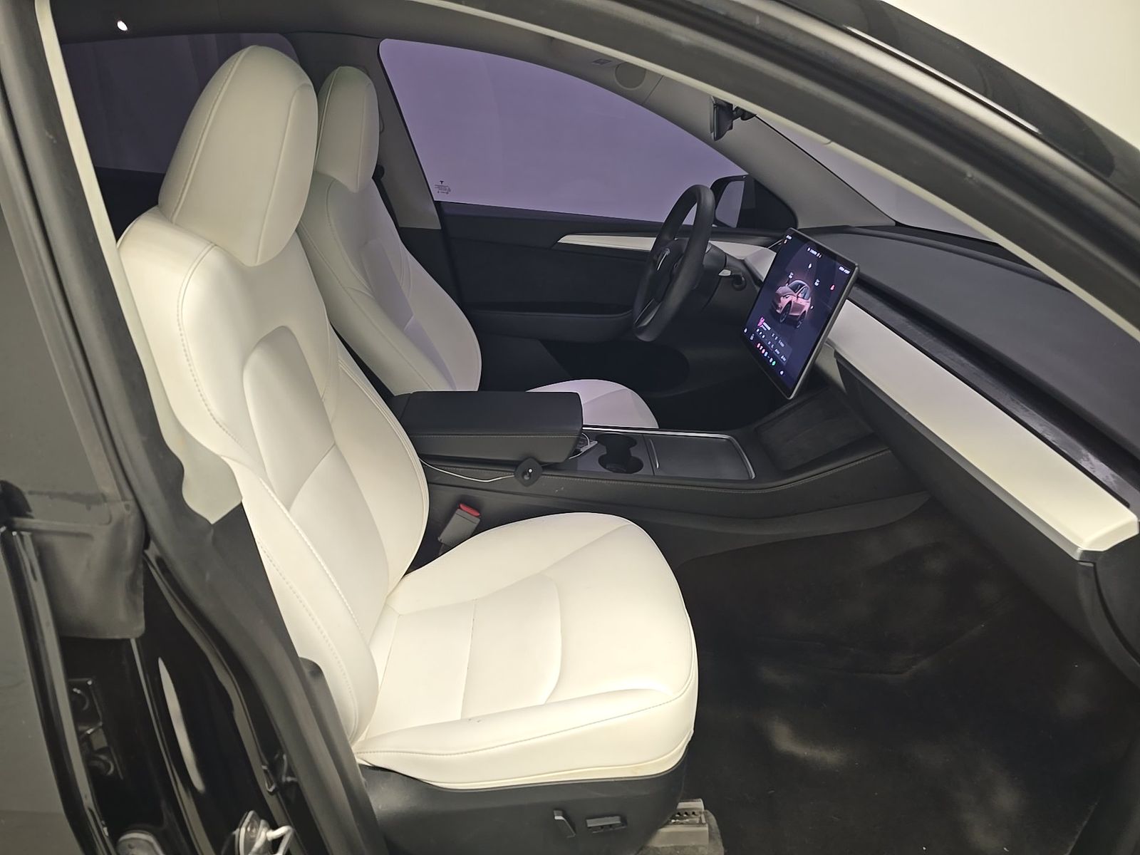 TESLA MODEL Y - 9