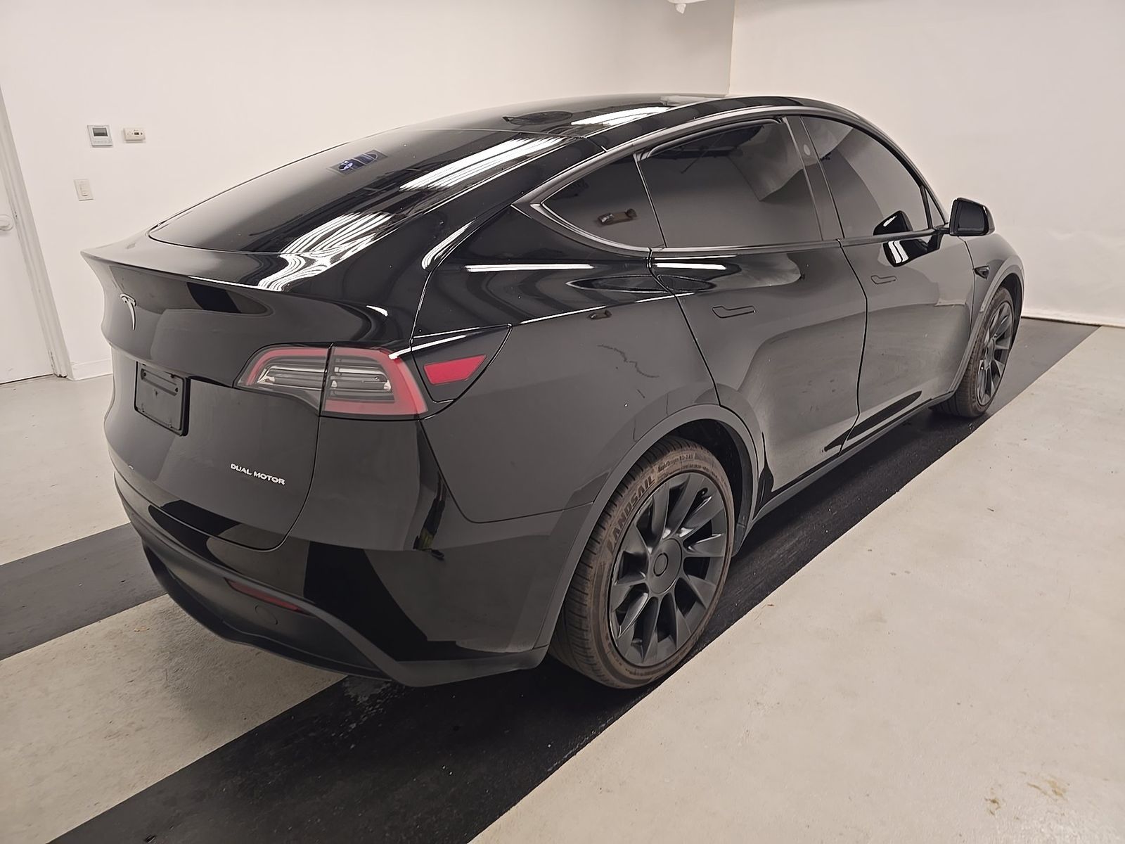 TESLA MODEL Y - 5