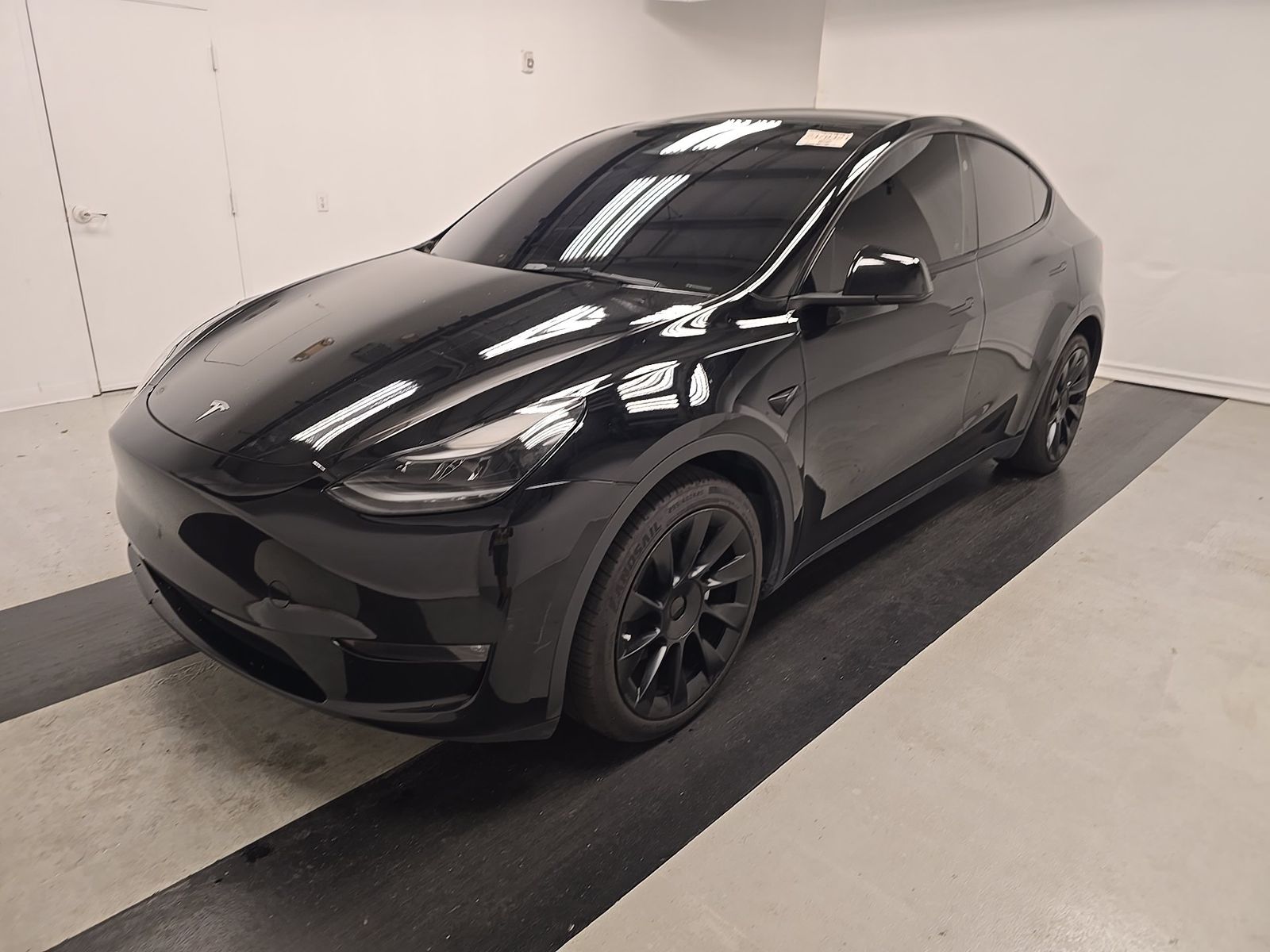 TESLA MODEL Y - 1