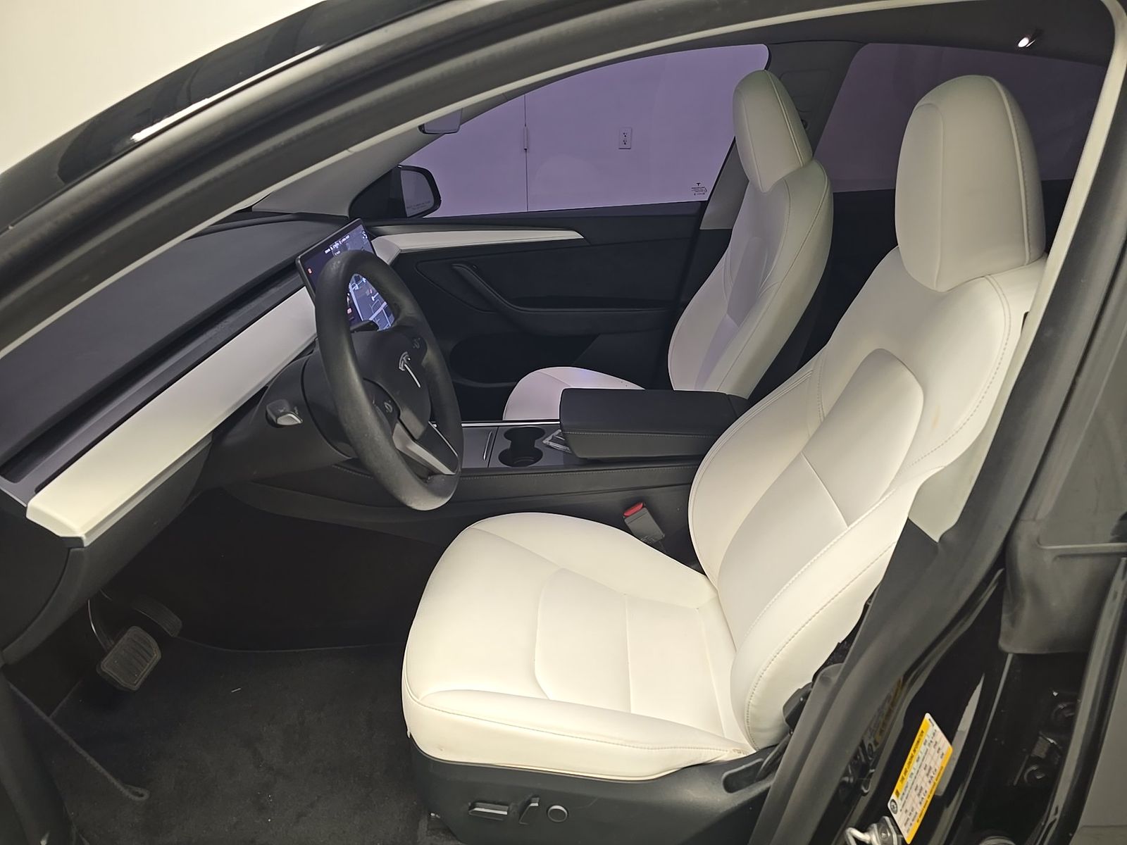 TESLA MODEL Y - 8