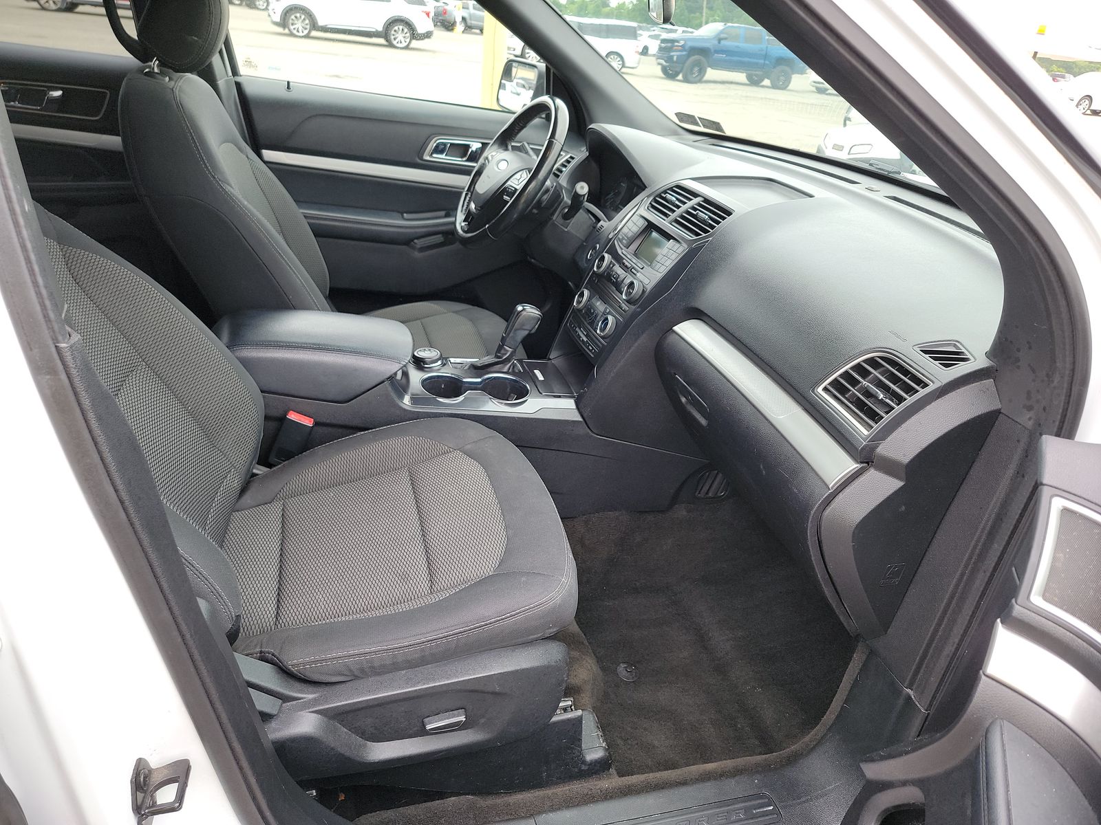 FORD EXPLORER - 9