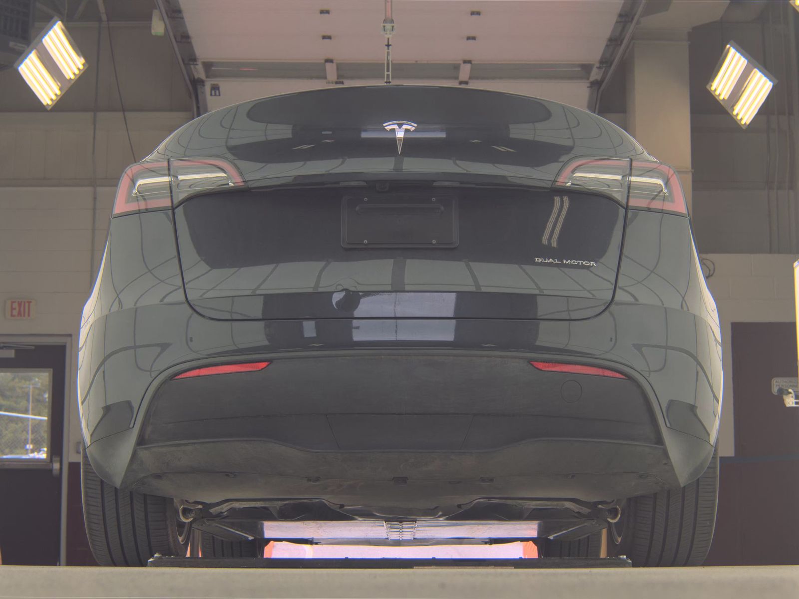 TESLA MODEL Y - 8