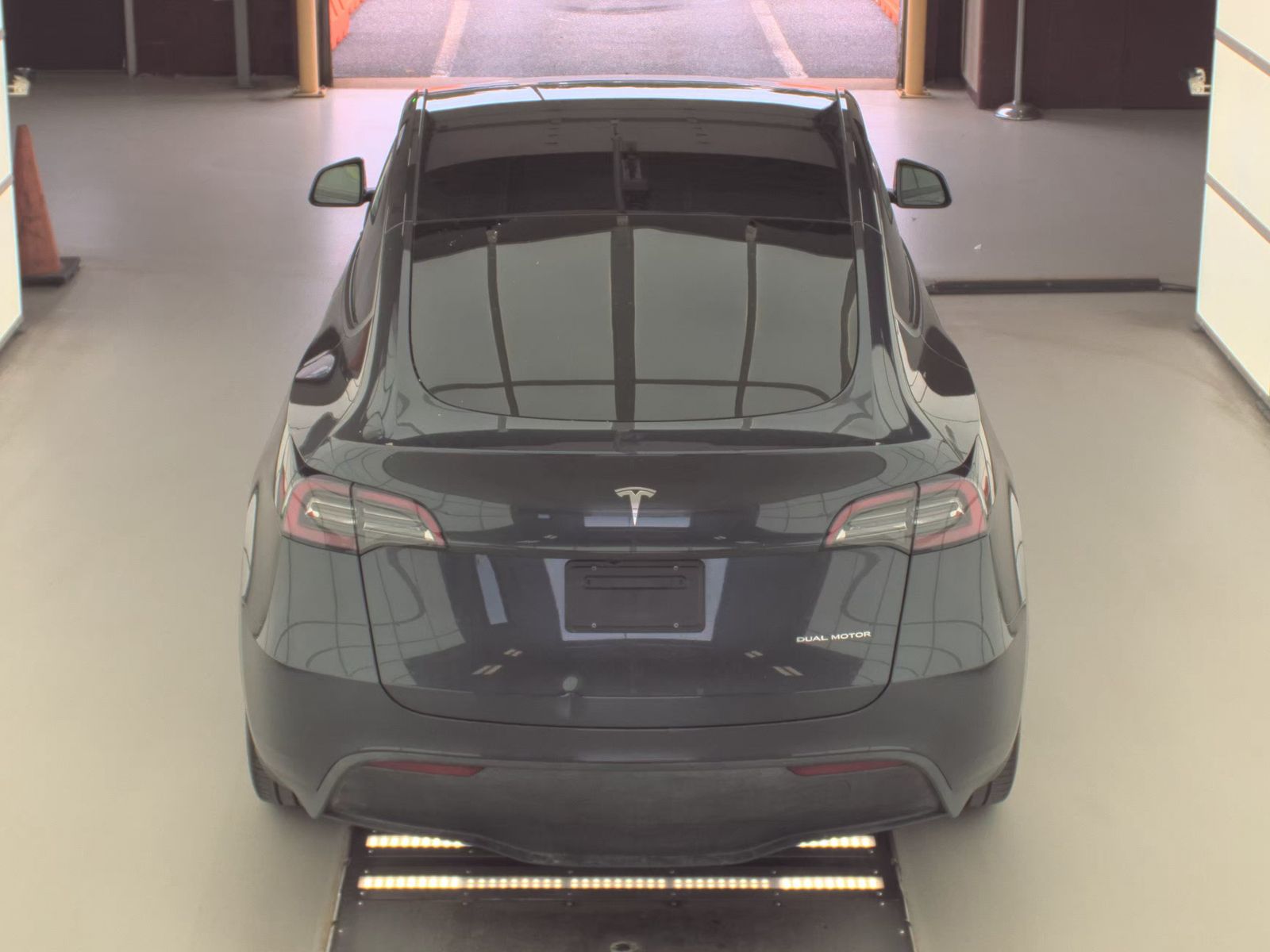 TESLA MODEL Y - 7