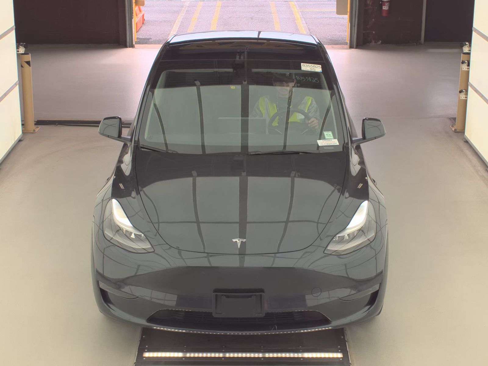 TESLA MODEL Y - 3