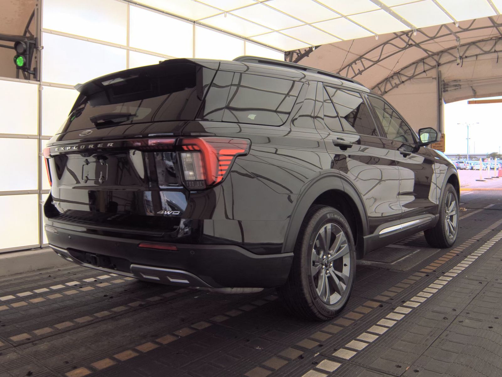 FORD EXPLORER - 6