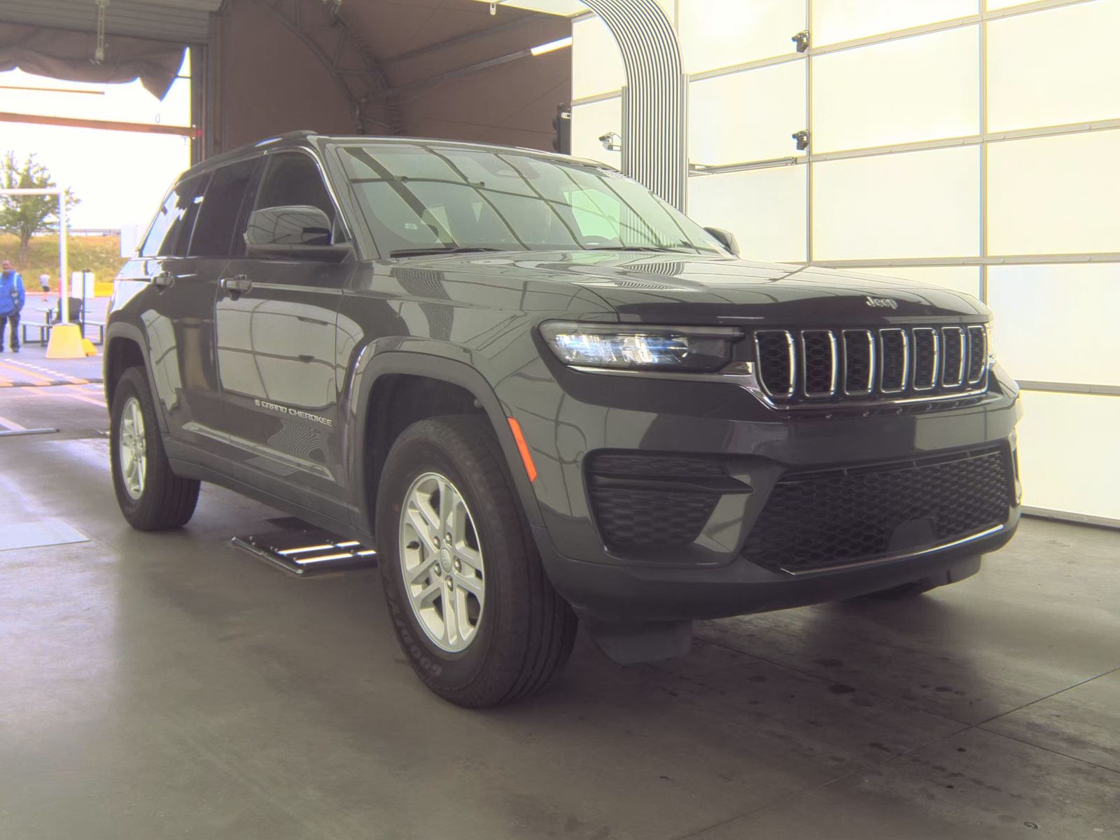 2024 Jeep Grand Cherokee Laredo RWD