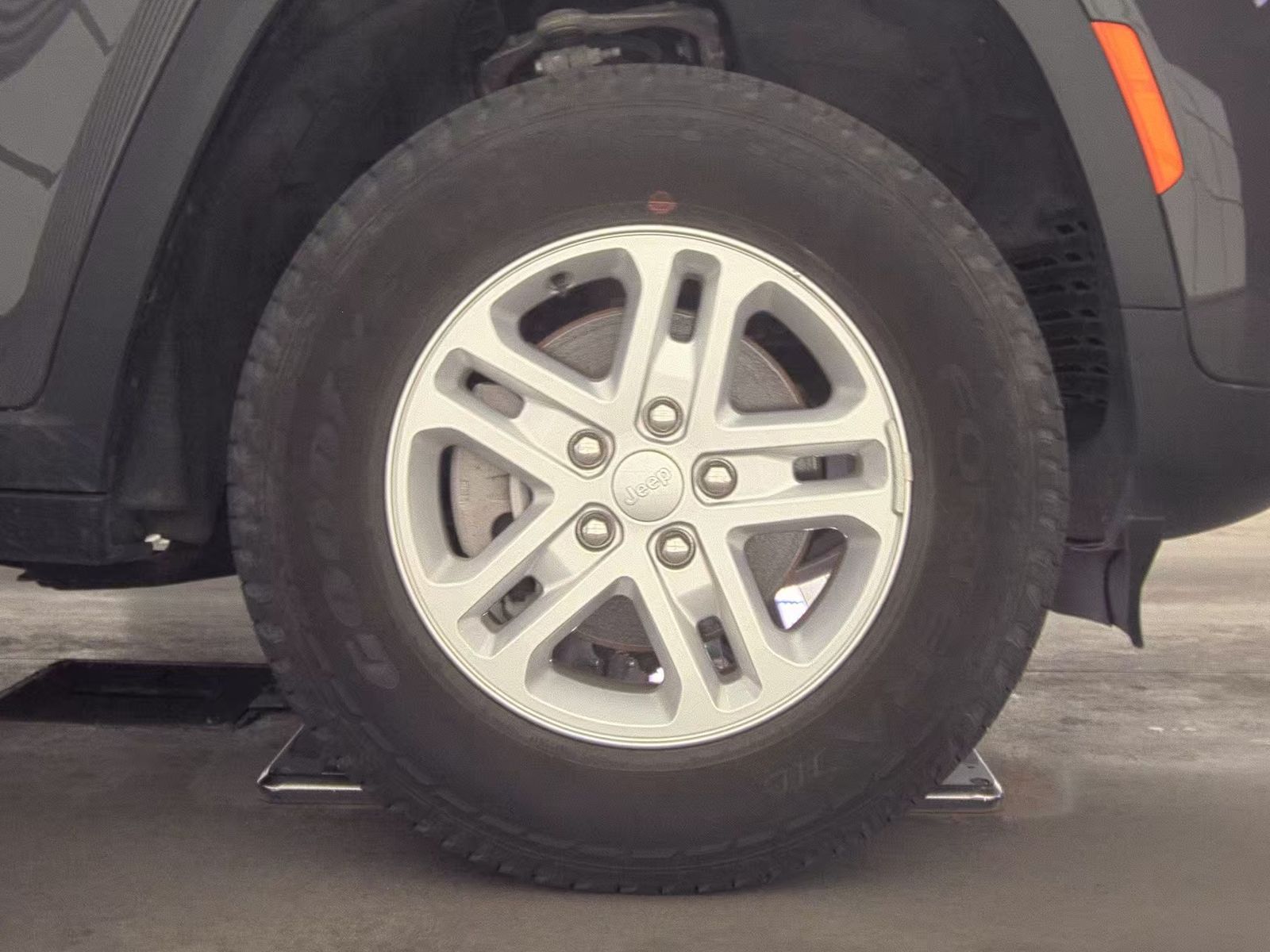 2024 Jeep Grand Cherokee Laredo RWD