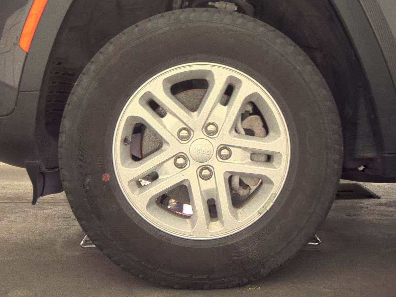 2024 Jeep Grand Cherokee Laredo RWD