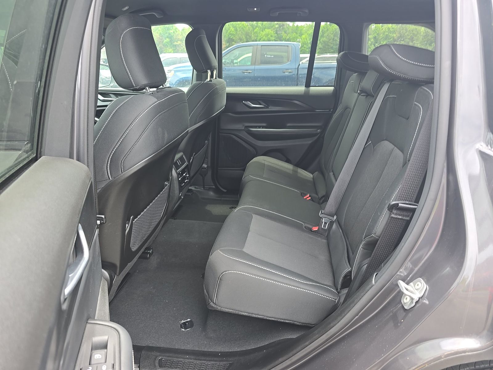 2024 Jeep Grand Cherokee Laredo RWD