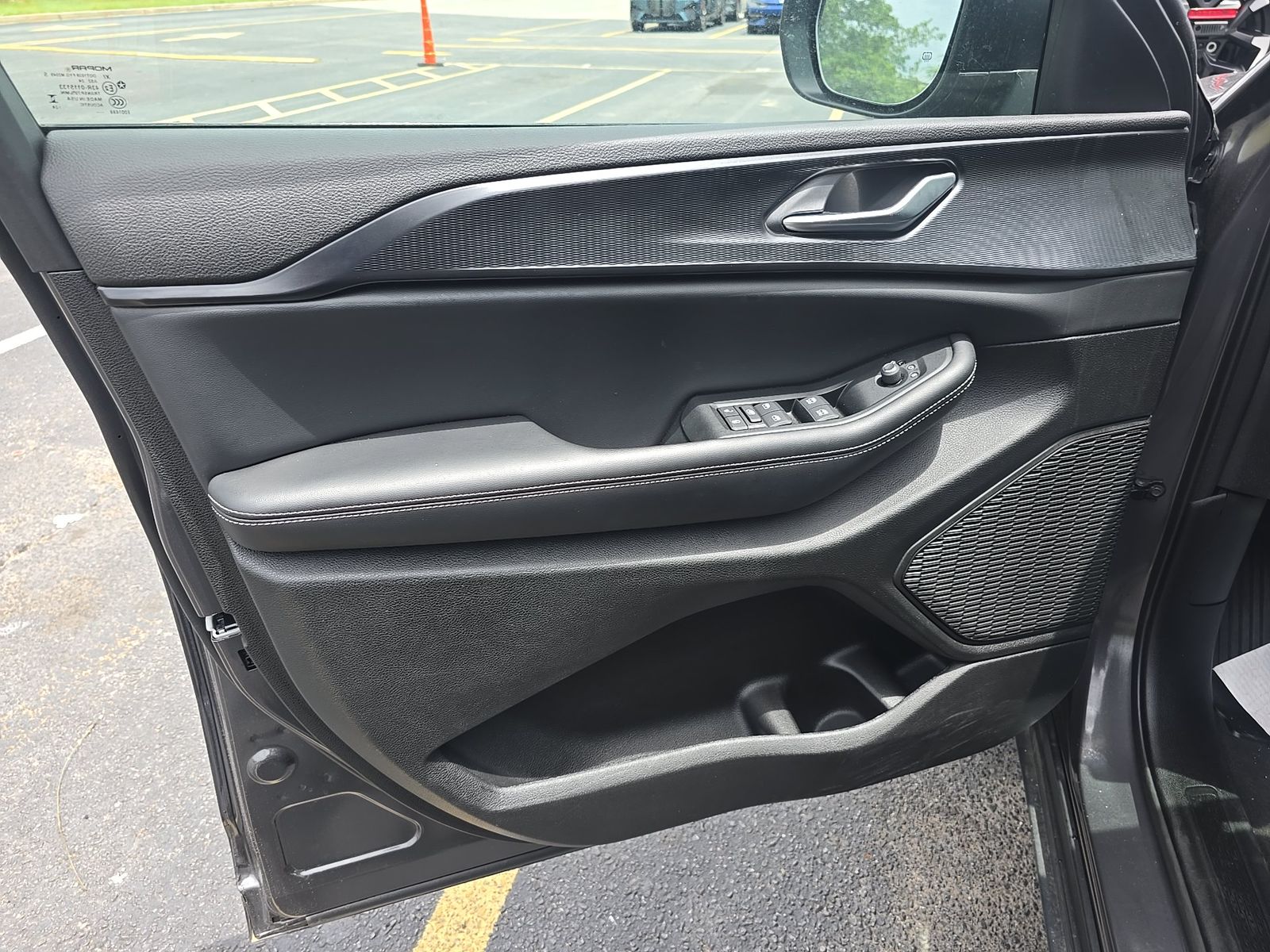 2024 Jeep Grand Cherokee Laredo RWD