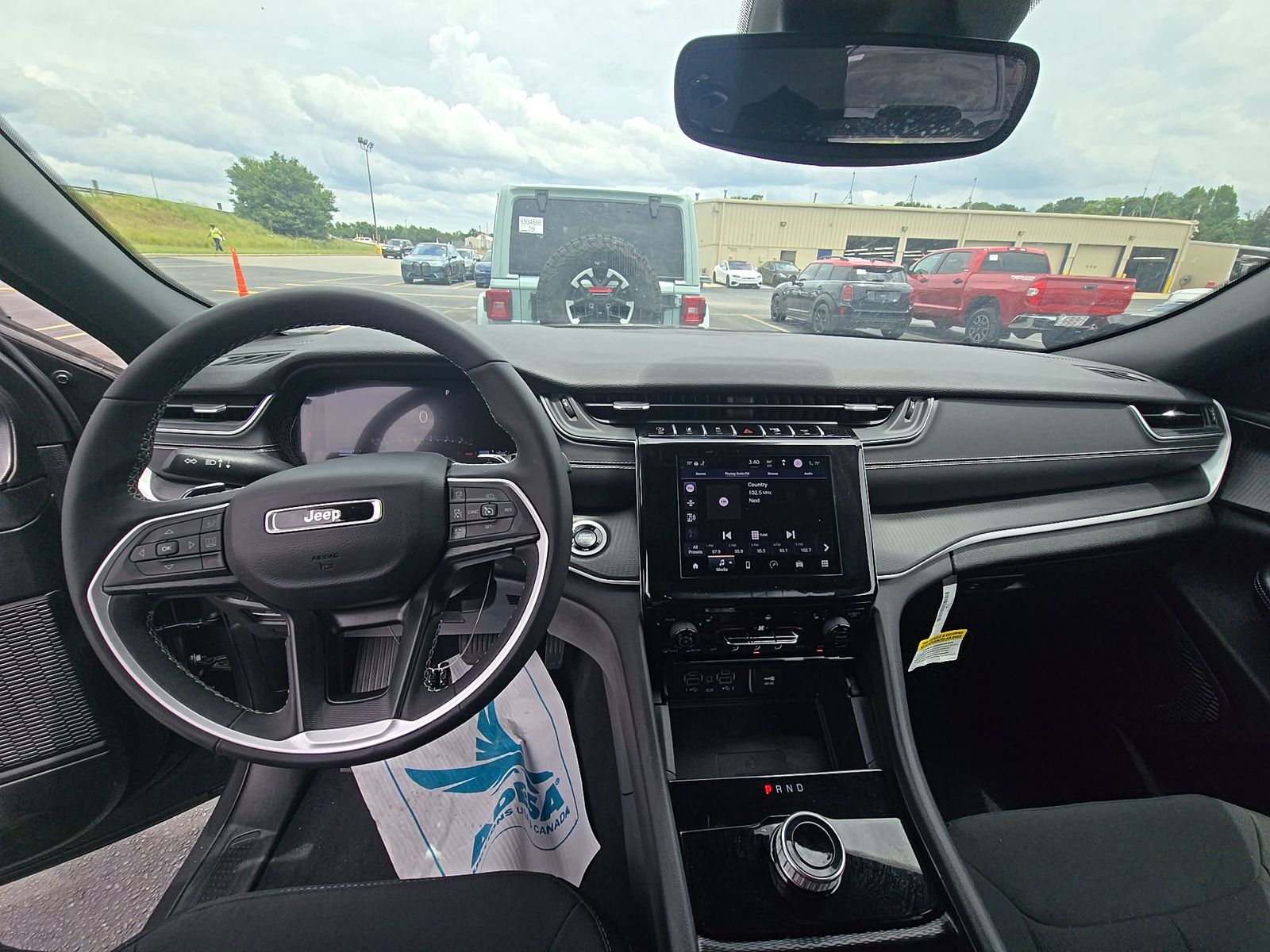 2024 Jeep Grand Cherokee Laredo RWD
