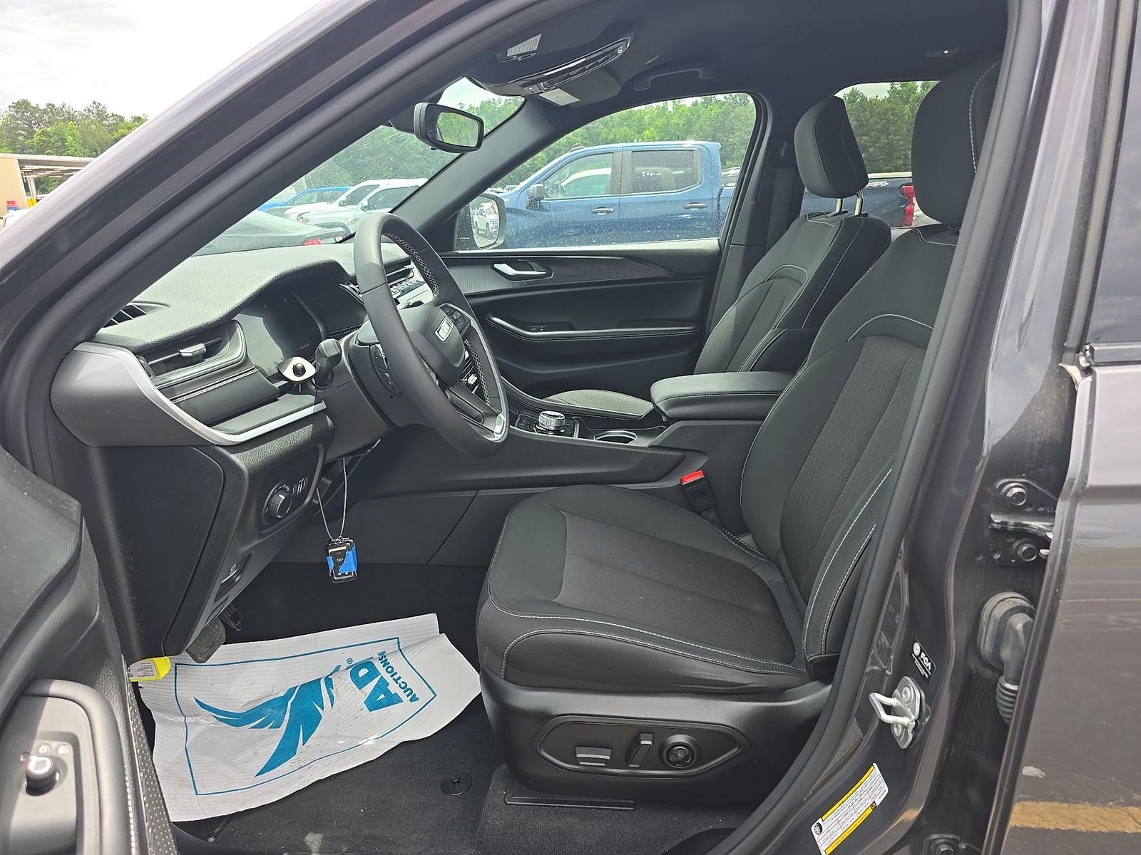 2024 Jeep Grand Cherokee Laredo RWD