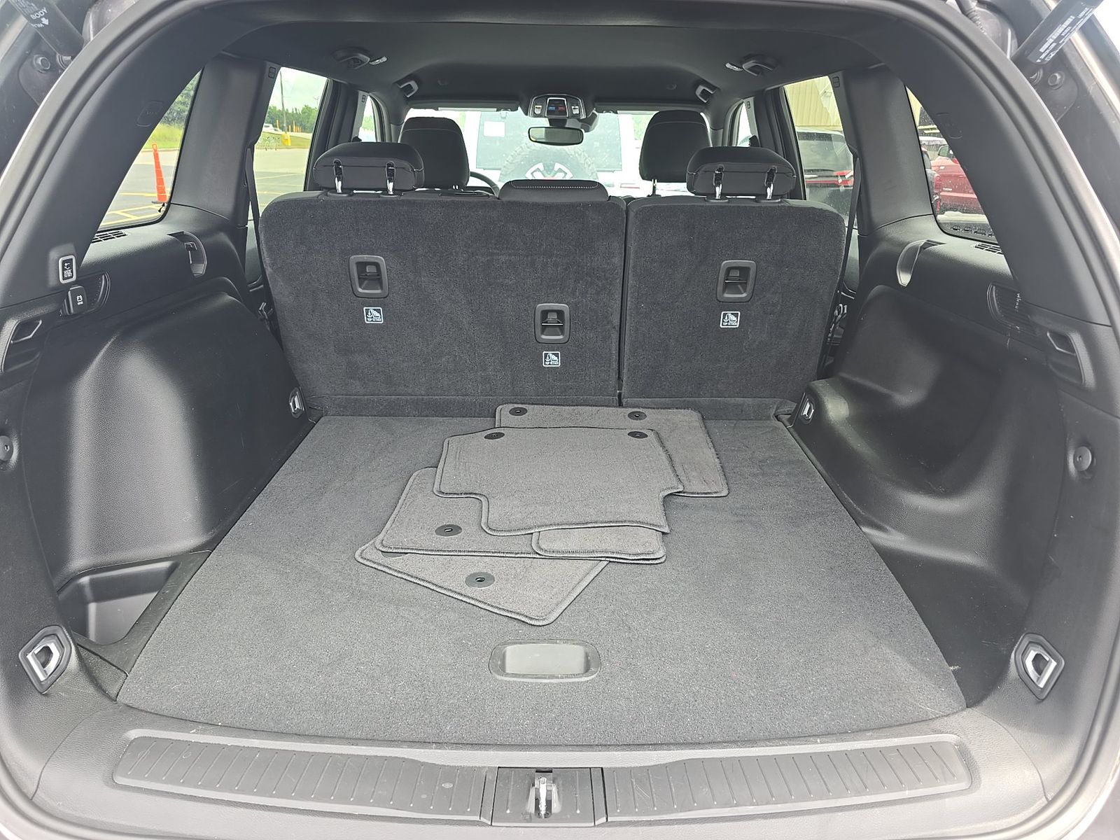 2024 Jeep Grand Cherokee Laredo RWD