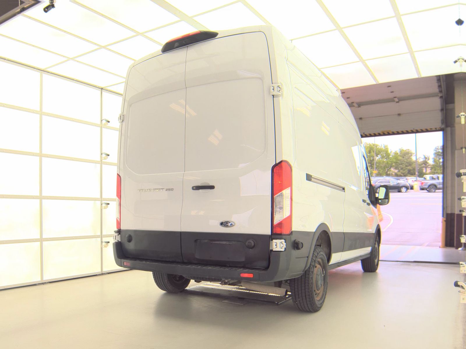 FORD TRANSIT 250 - 5