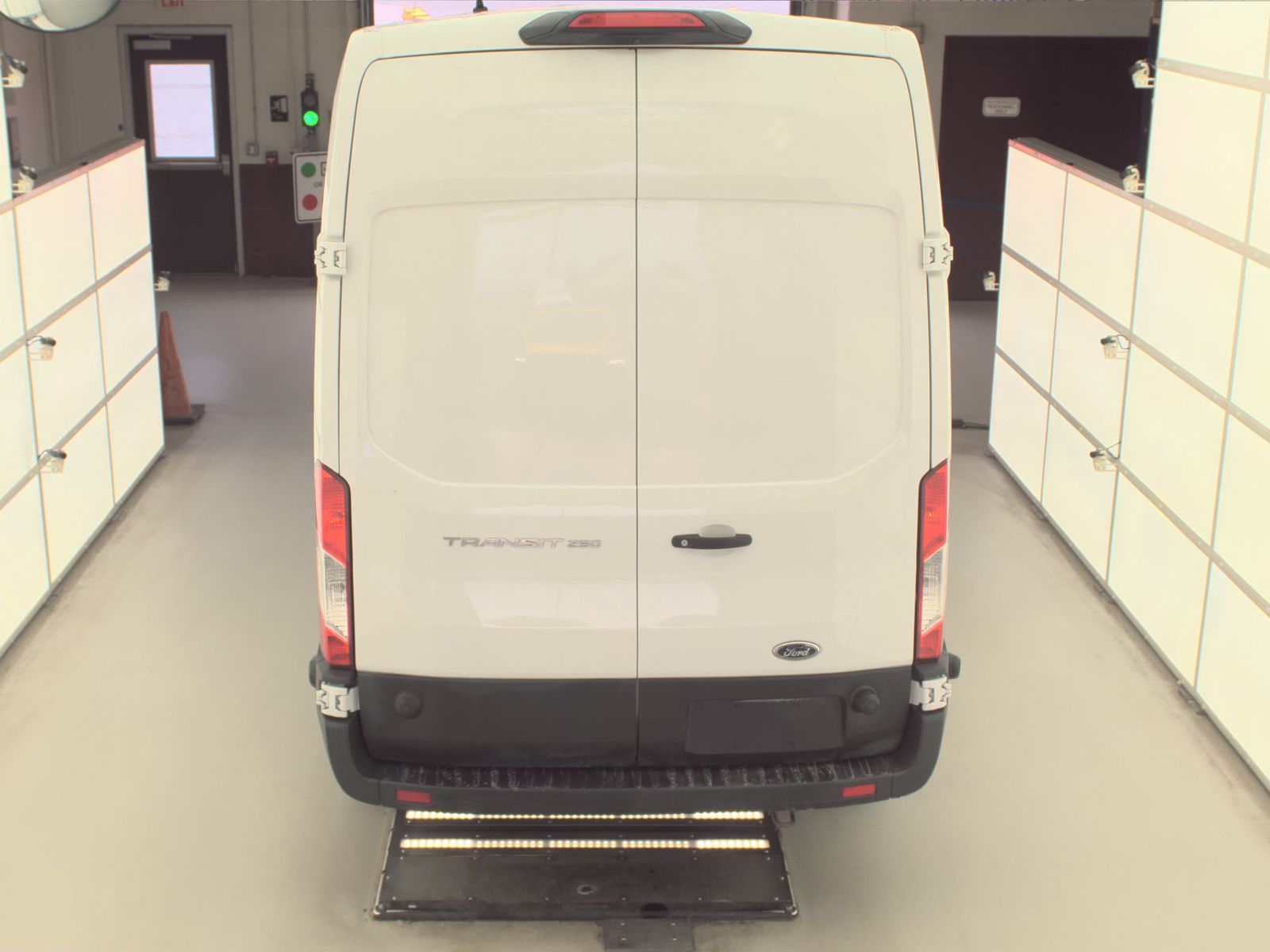 FORD TRANSIT 250 - 6