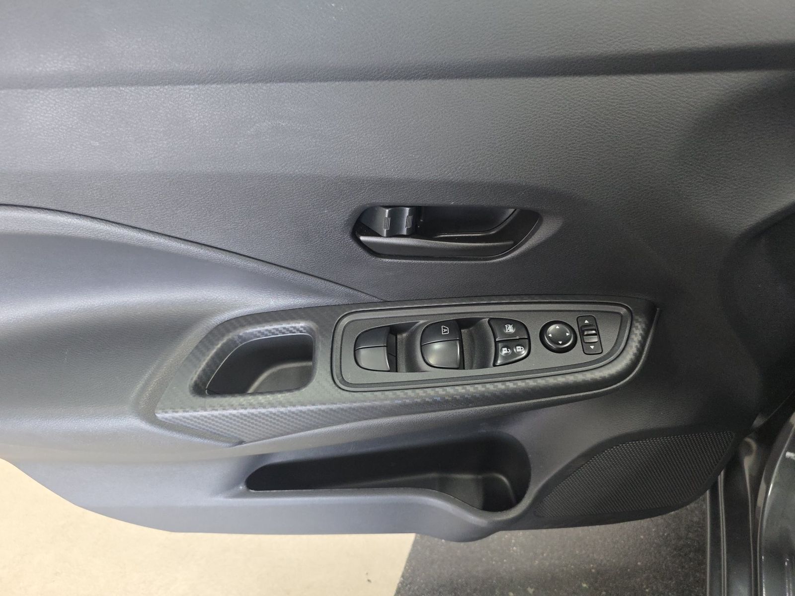 NISSAN VERSA - 10